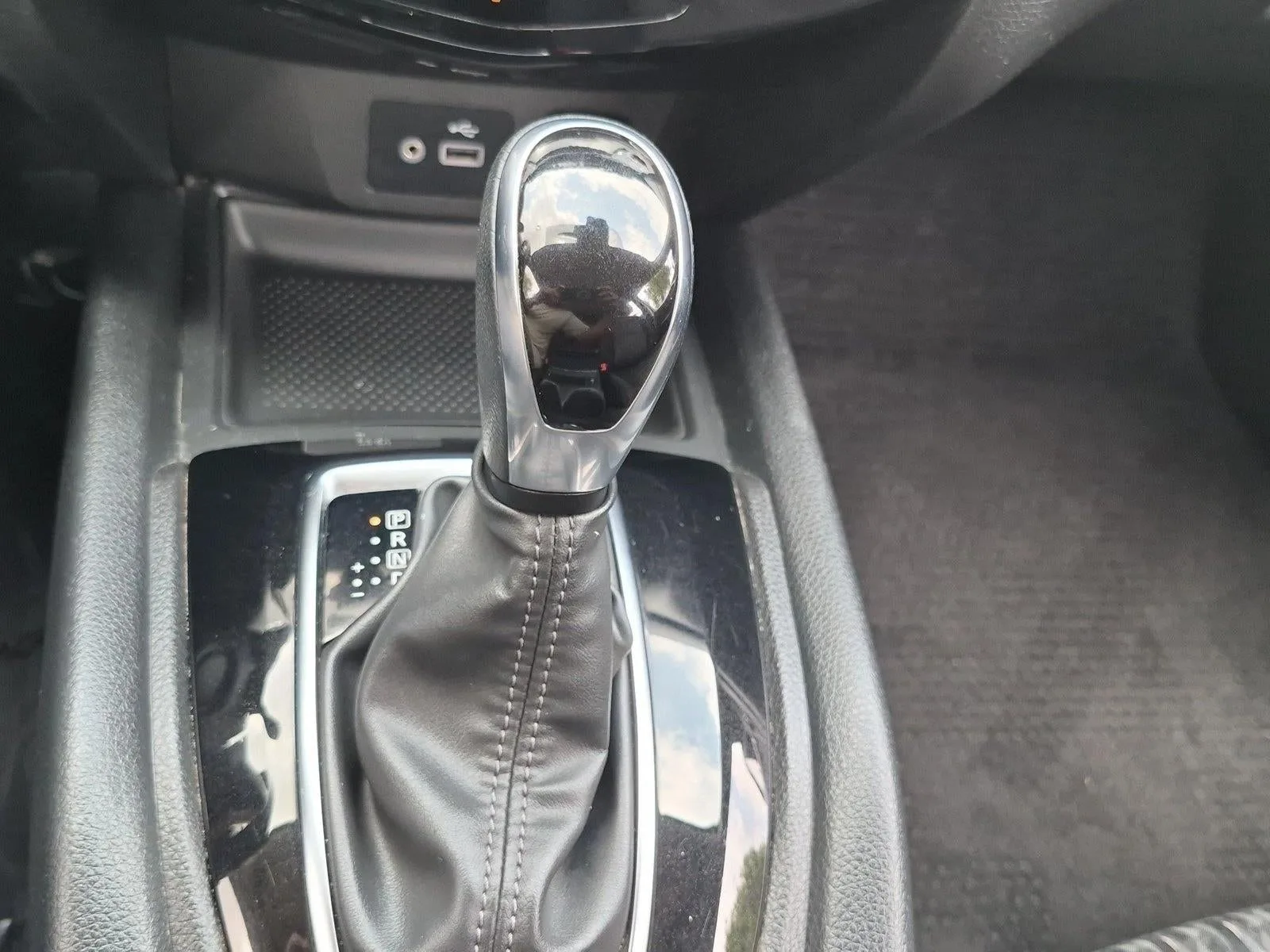 2020 Nissan Rogue FWD SV photo 12