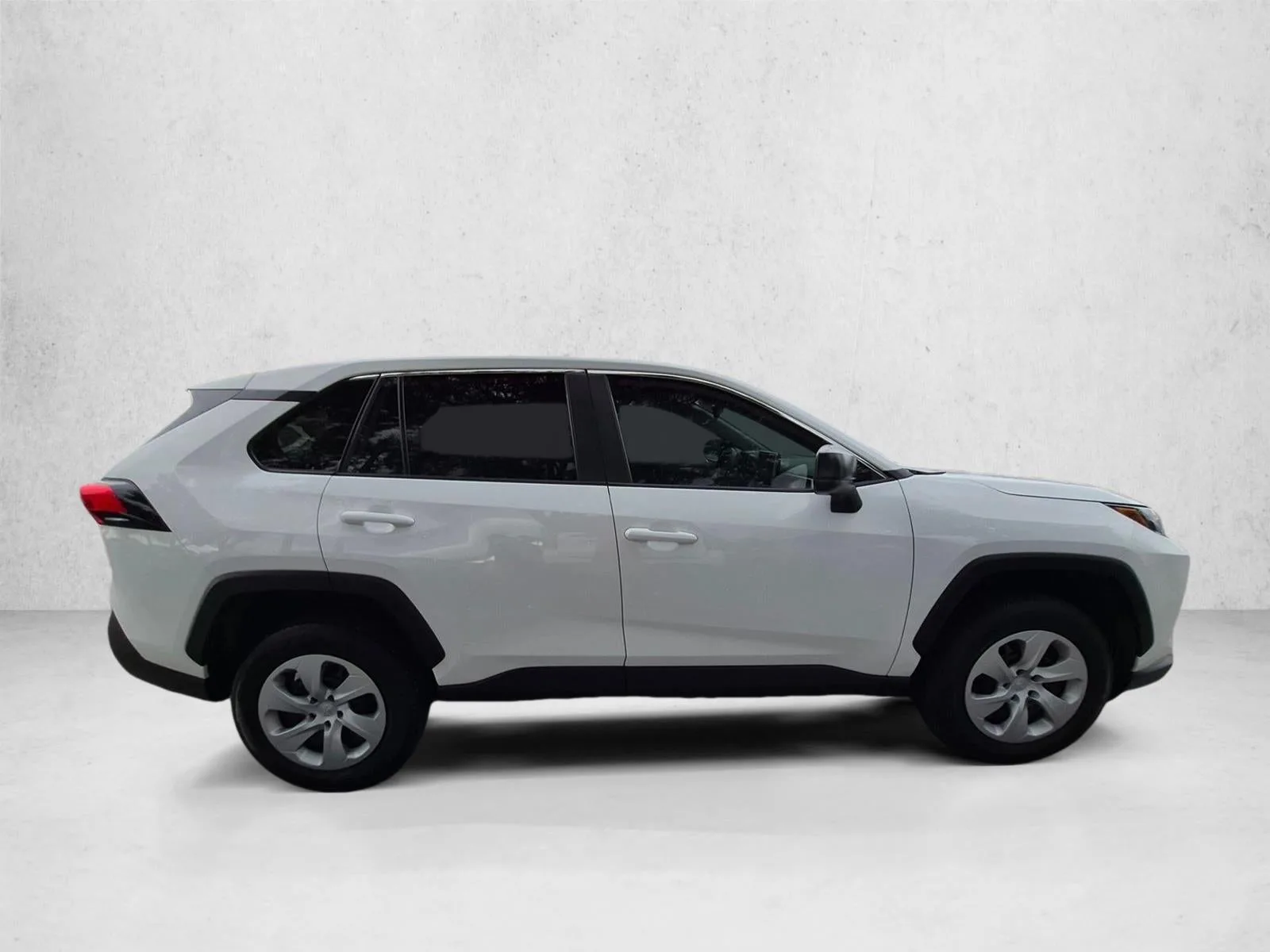 2025 Toyota RAV4 LE photo 4