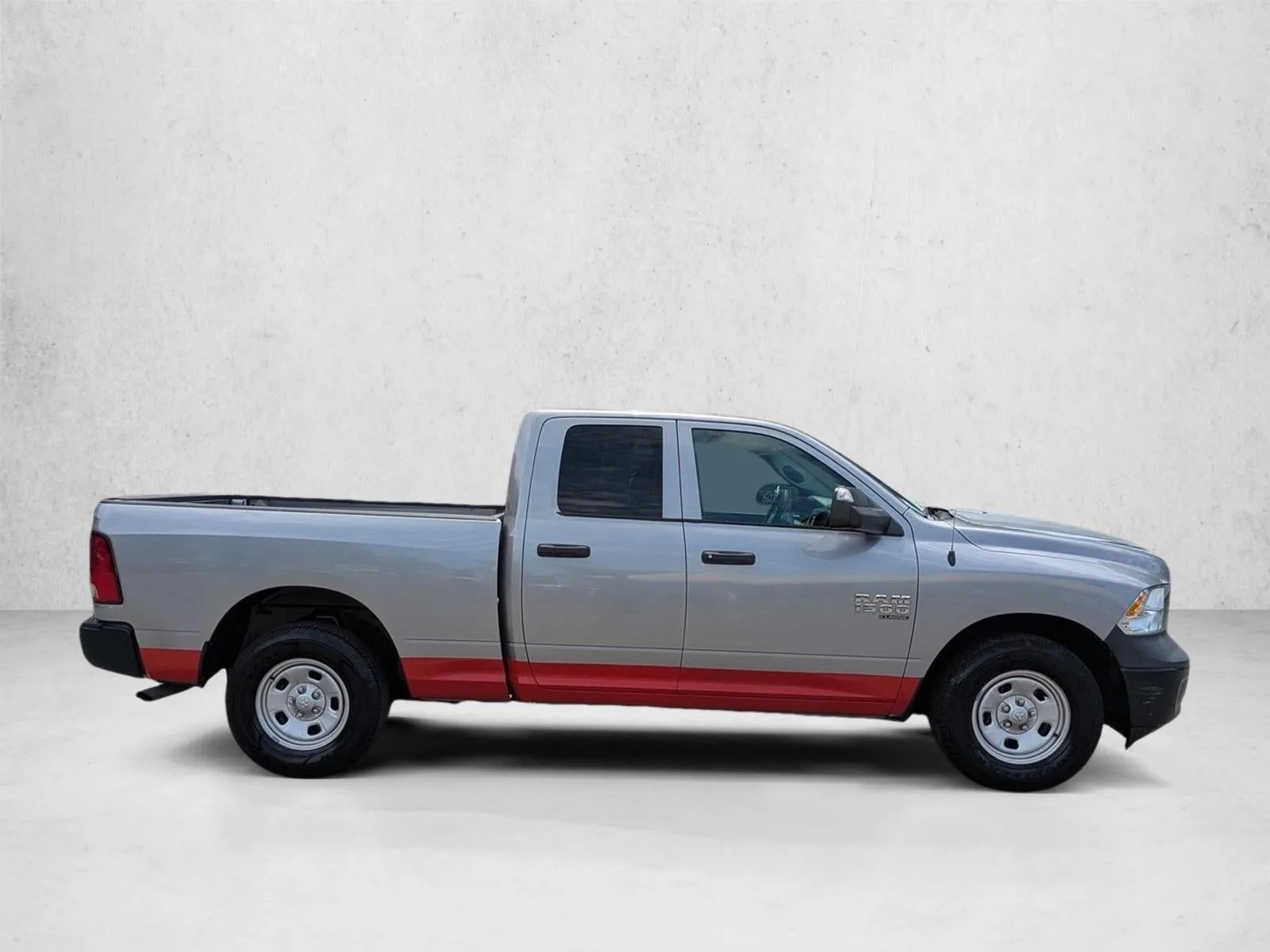 2021 RAM 1500 Classic Tradesman 4x2 Quad Cab 6'4" Box photo 4