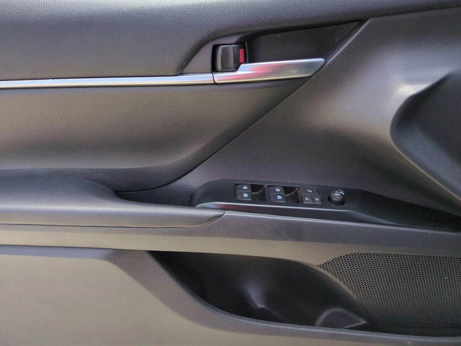 2019 Toyota Camry SE Auto (SE) photo 11