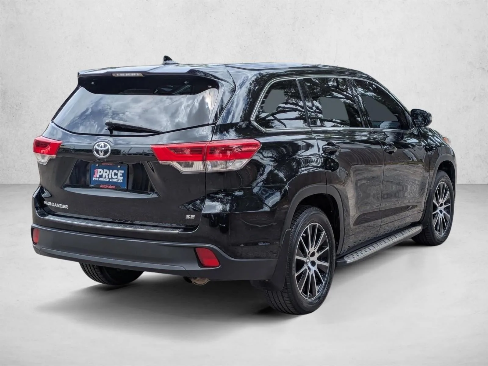 2017 Toyota Highlander SE V6 FWD (Natl) photo 5