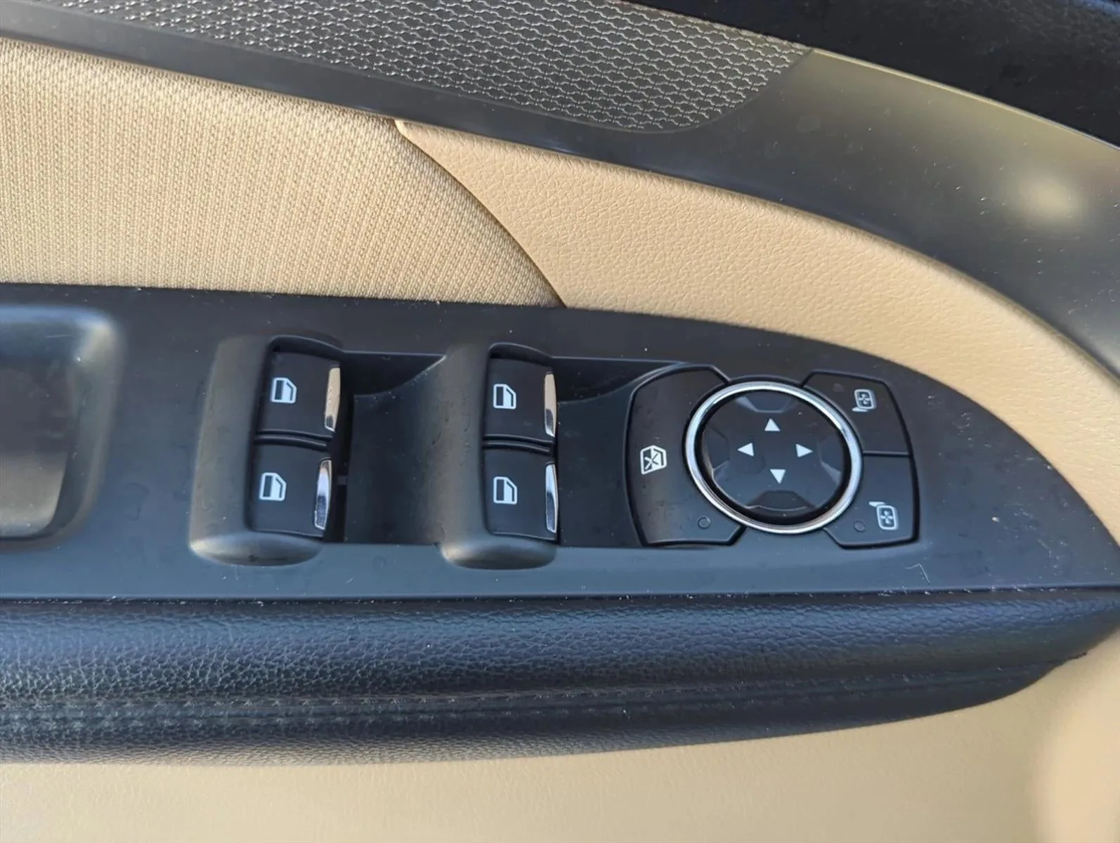 2017 Ford Explorer Base 4WD photo 8