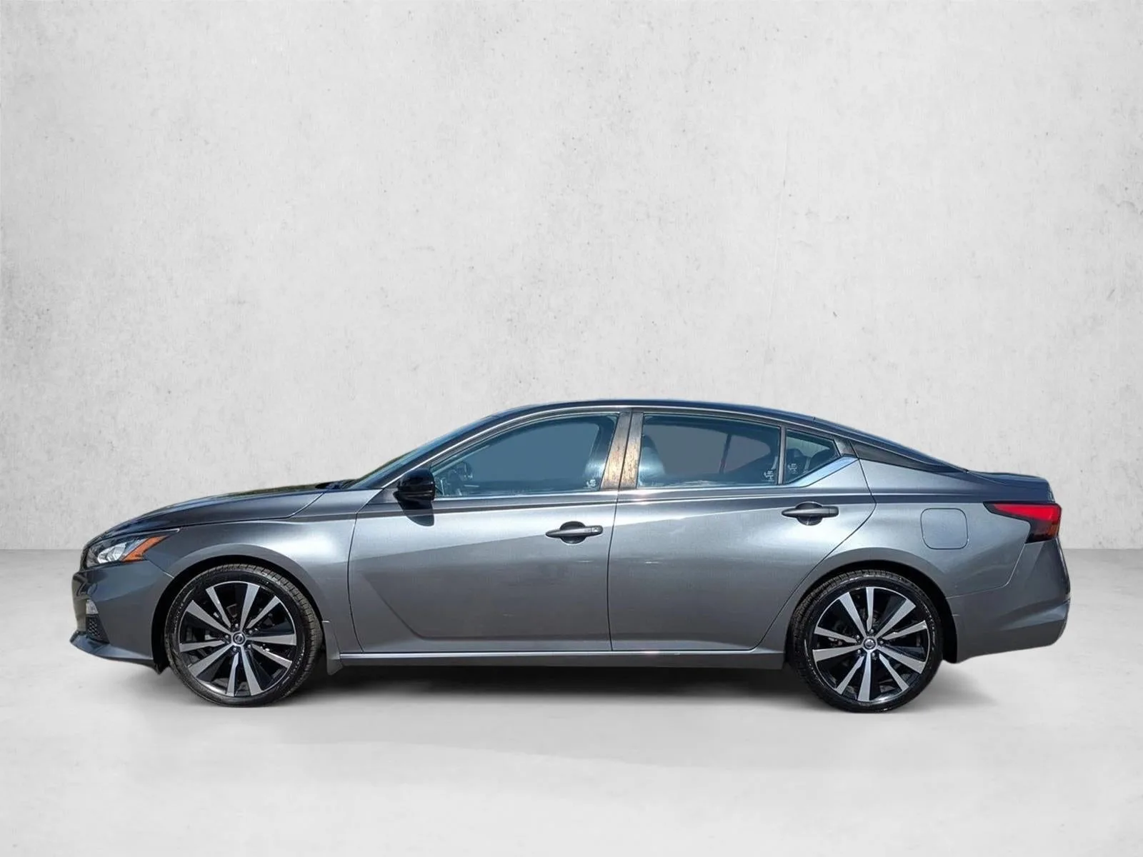 2022 Nissan Altima 2.0 SR Sedan photo 9