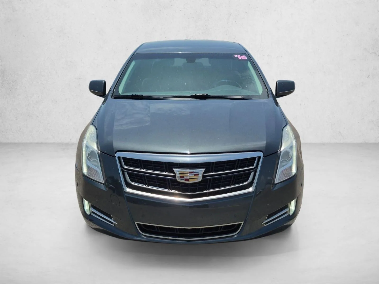2016 Cadillac XTS Luxury Collection photo 2