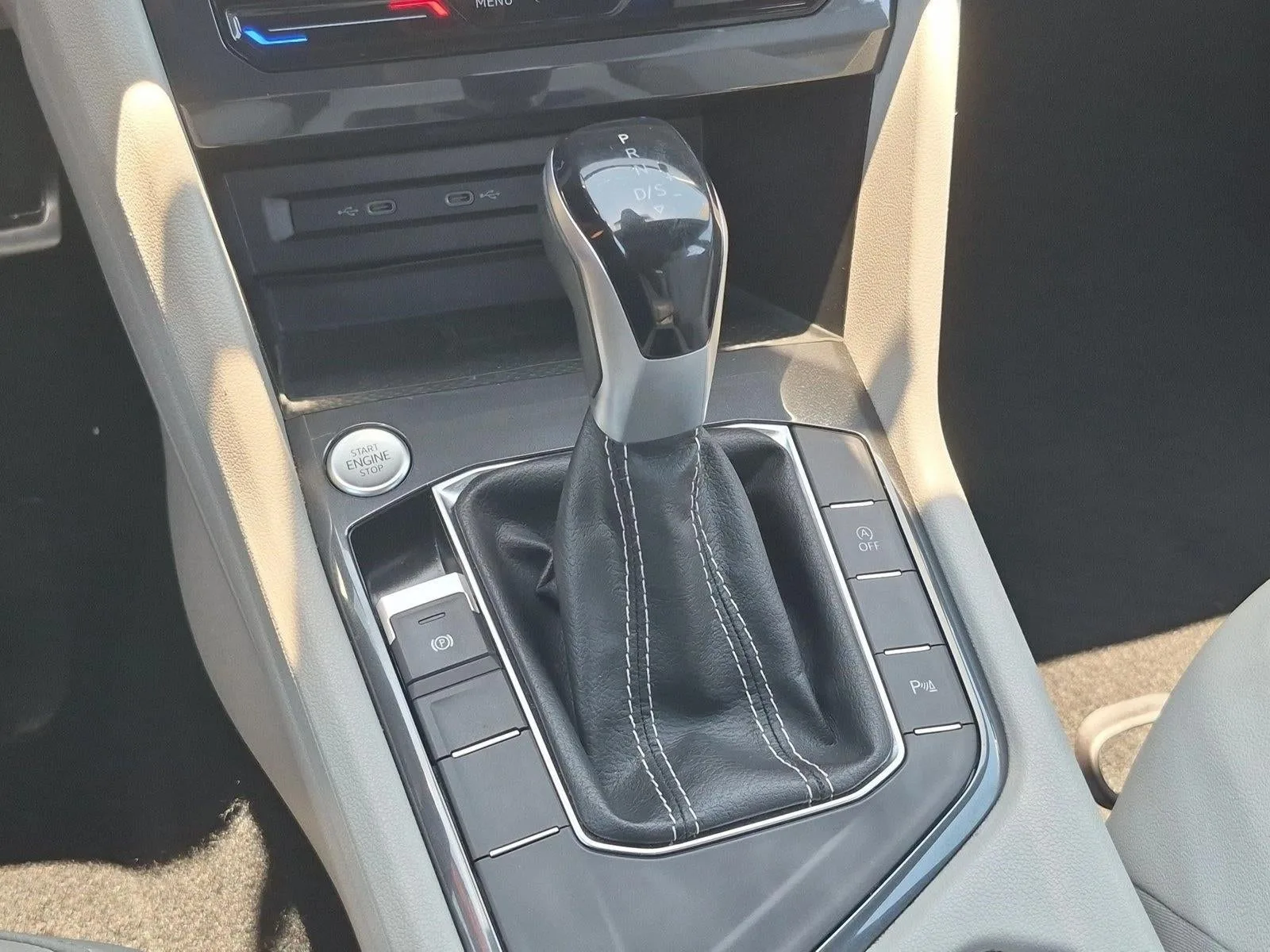 2022 Volkswagen Tiguan 2.0T SE R-Line Black FWD photo 12