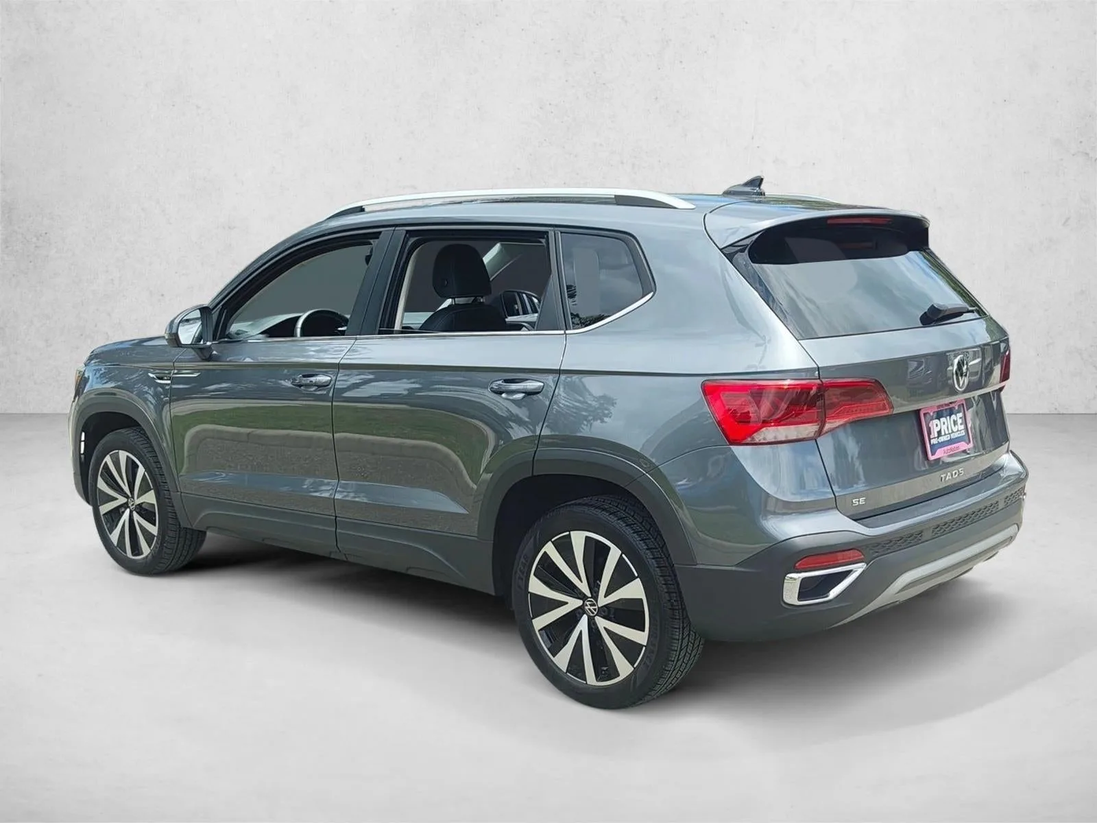 2024 Volkswagen Taos SE FWD photo 8