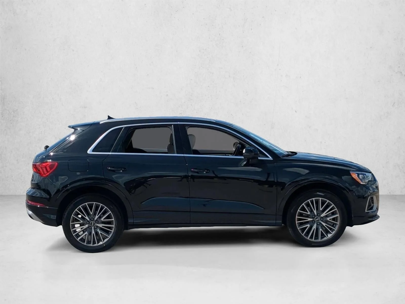 2022 Audi Q3 Premium 40 TFSI quattro photo 4