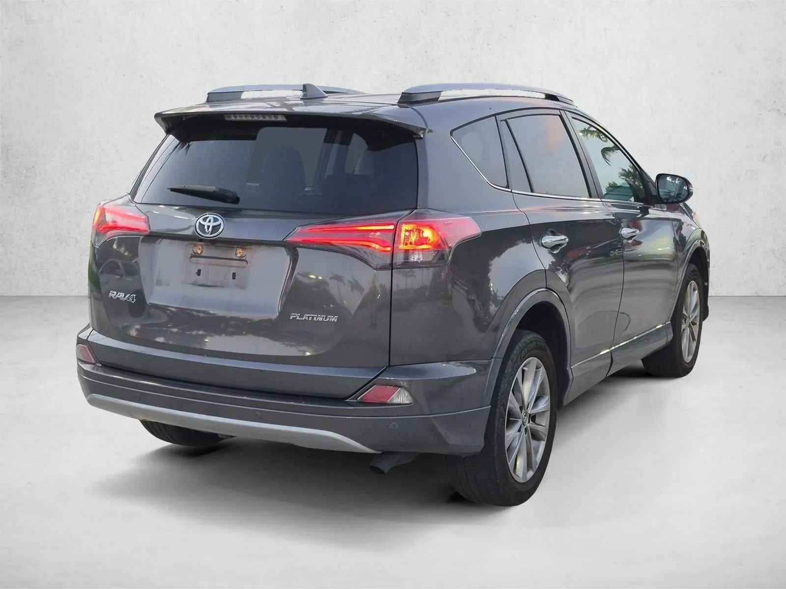 2017 Toyota RAV4 Platinum FWD (Natl) photo 5