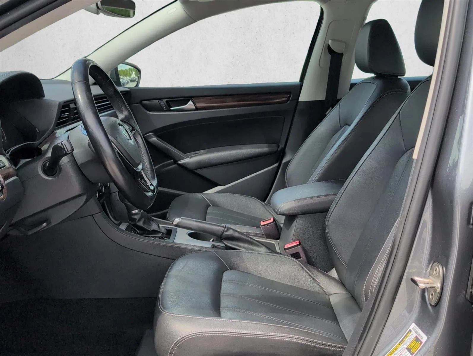 2020 Volkswagen Passat 2.0T SEL Auto photo 12