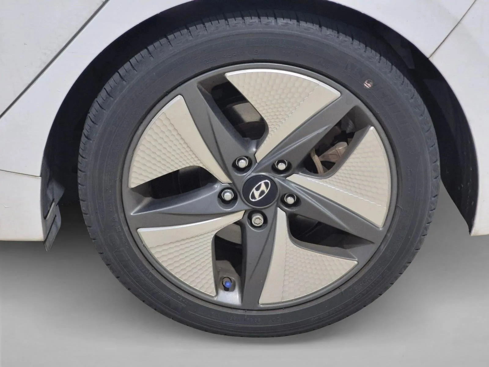 2020 Hyundai IONIQ Hybrid SEL Hatchback photo 6