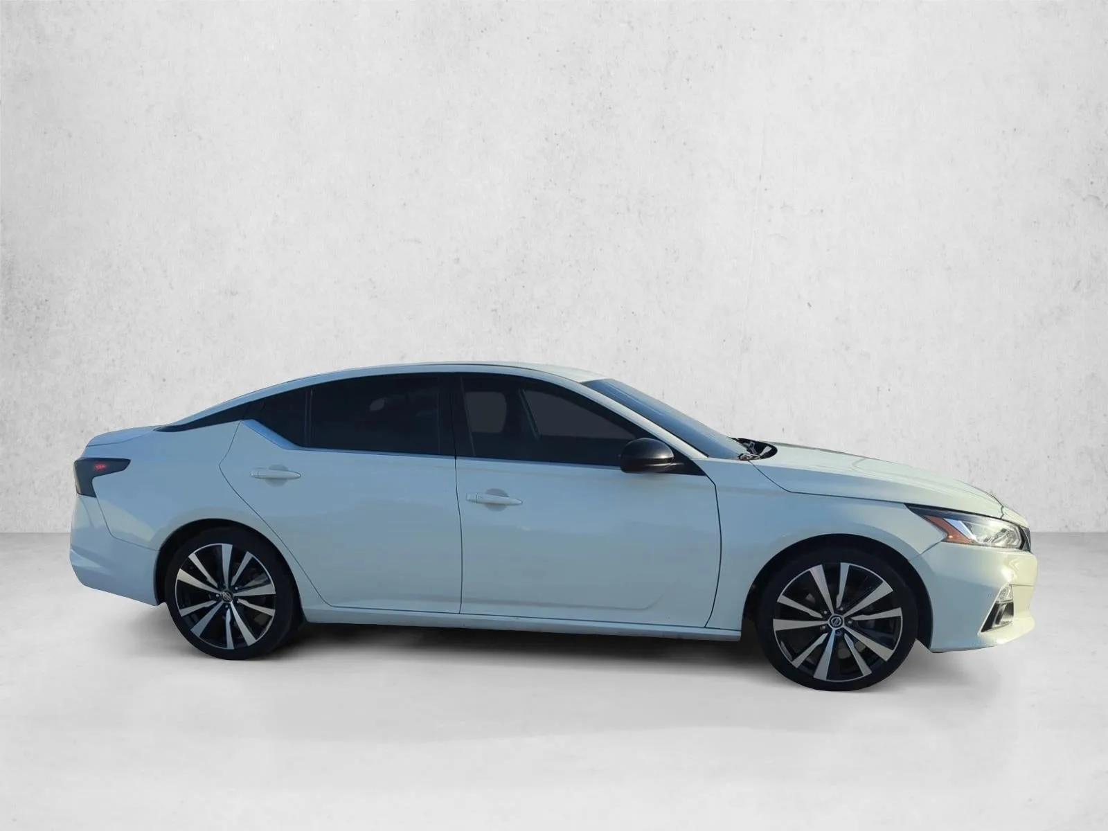 2020 Nissan Altima 2.5 SR Sedan photo 4
