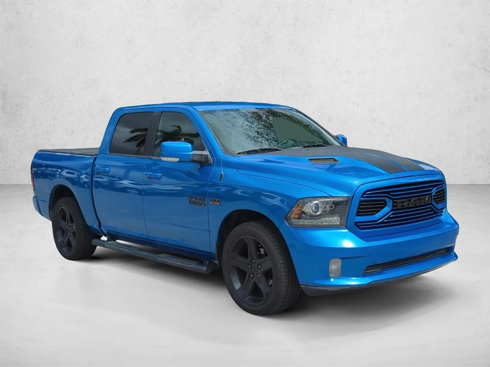 2018 RAM 1500 Sport 4x2 Crew Cab 5'7" Box *Ltd Avail* photo 2