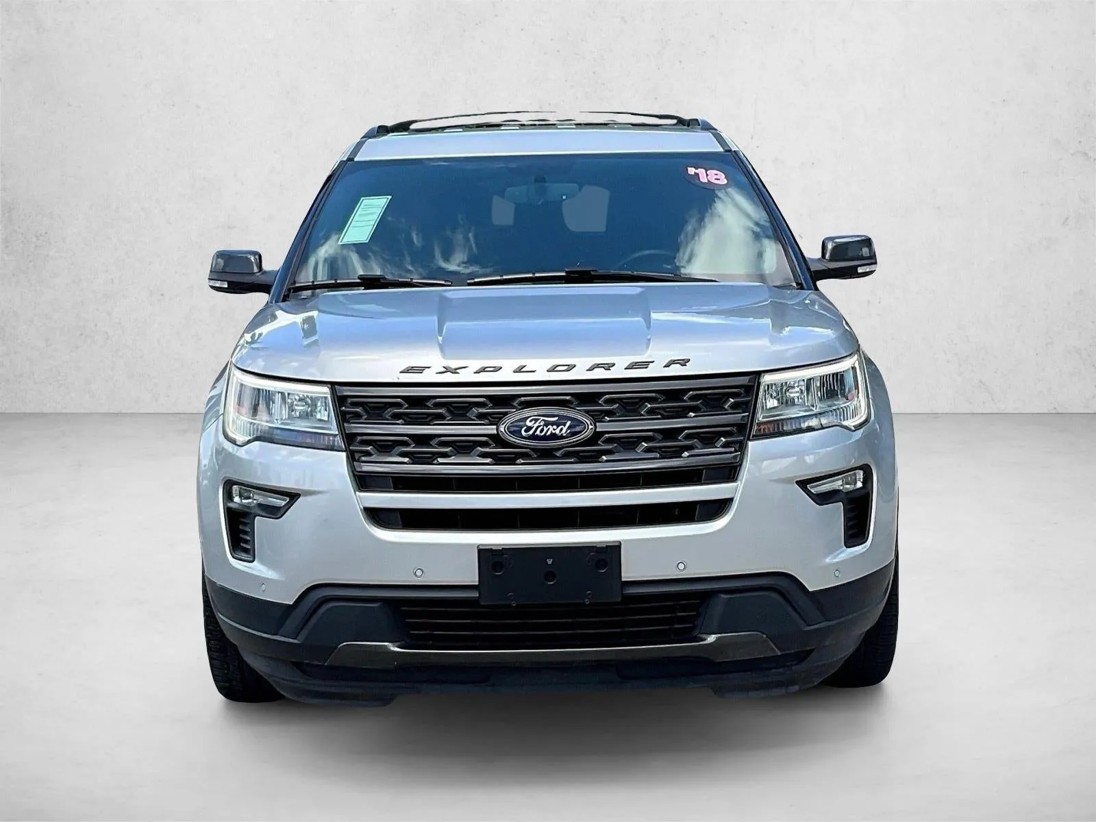 2018 Ford Explorer XLT FWD photo 3