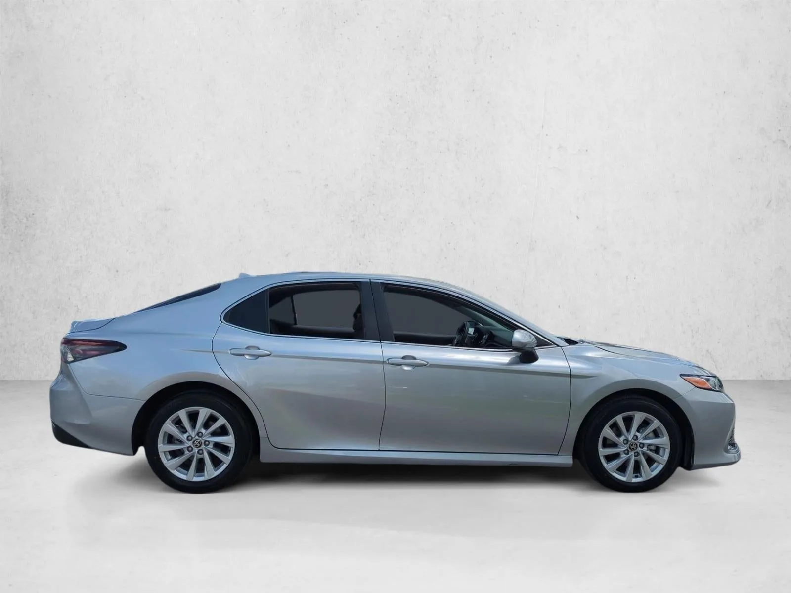 2024 Toyota Camry LE Auto (SE) photo 4