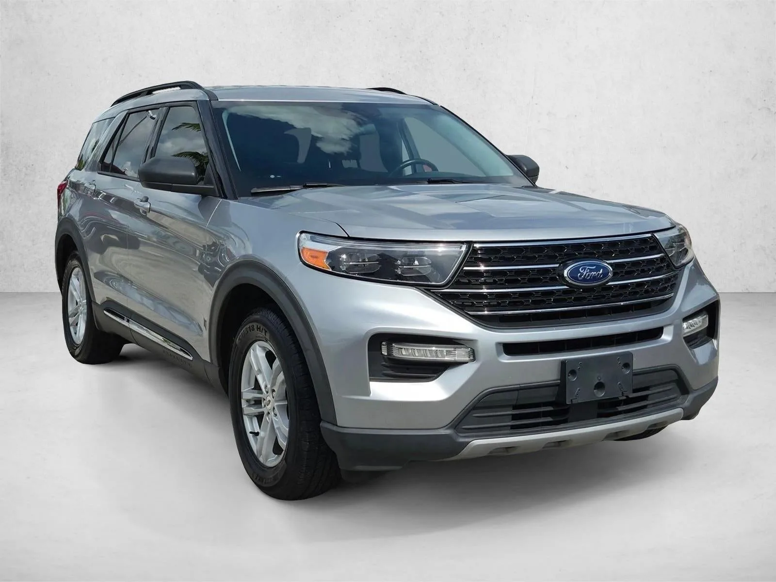 2021 Ford Explorer XLT RWD photo 3