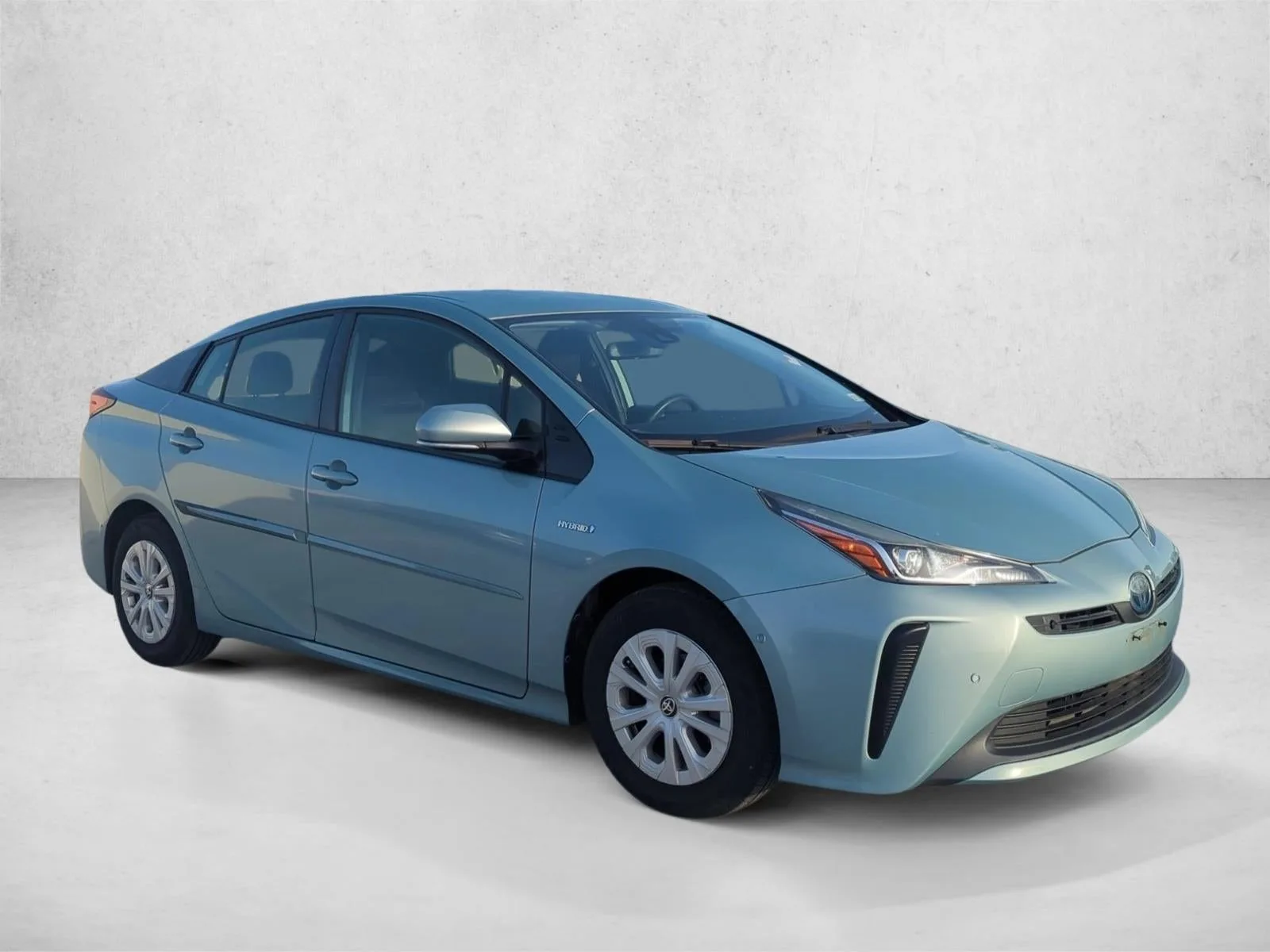 2020 Toyota Prius LE (Natl) photo 4