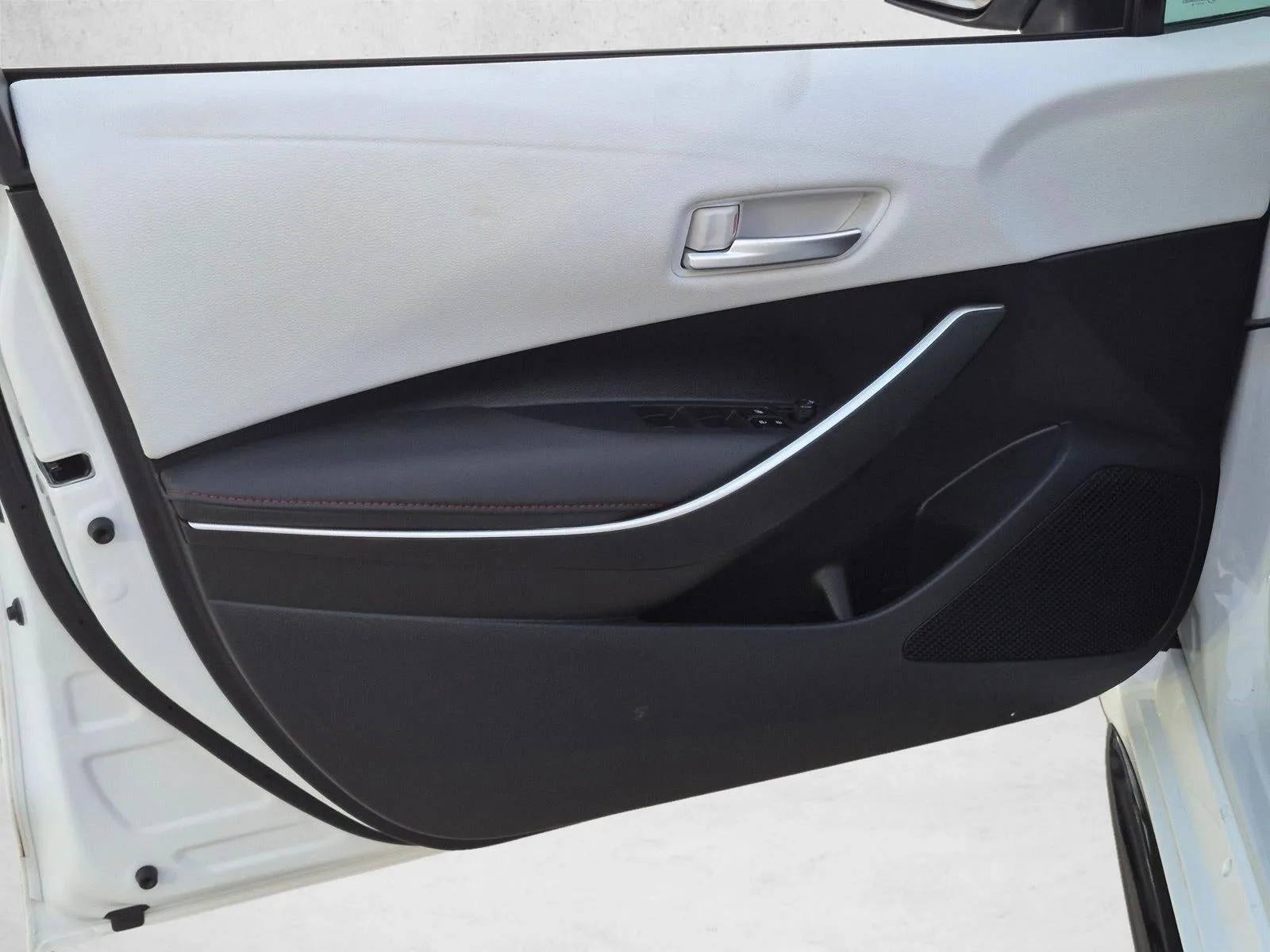 2024 Toyota Corolla SE CVT (Natl) photo 9