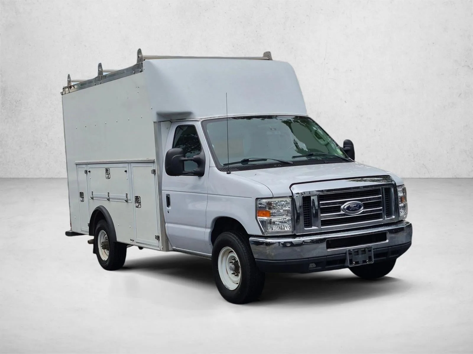 2018 Ford E-Series Cutaway Base photo 3