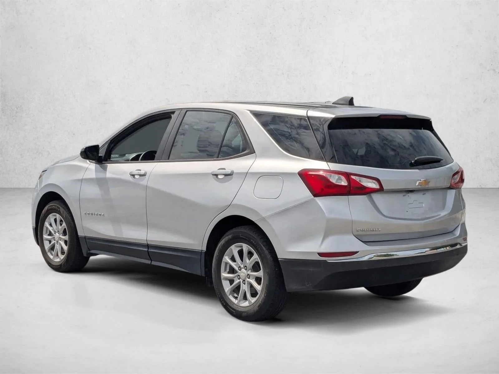 2021 Chevrolet Equinox LS photo 4