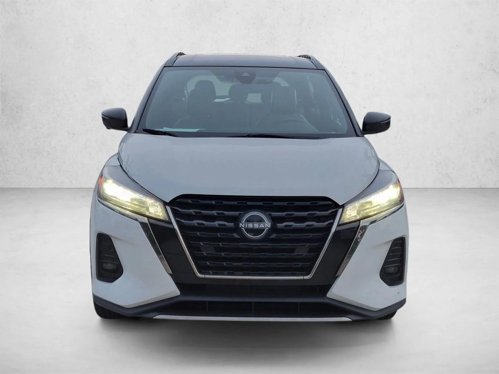 2023 Nissan Kicks SR FWD photo 2