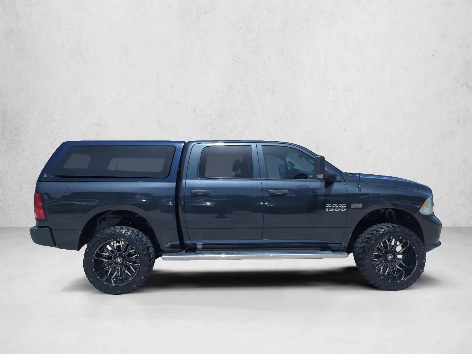 2016 RAM 1500 2WD Crew Cab 5.7 Ft Box Express photo 4