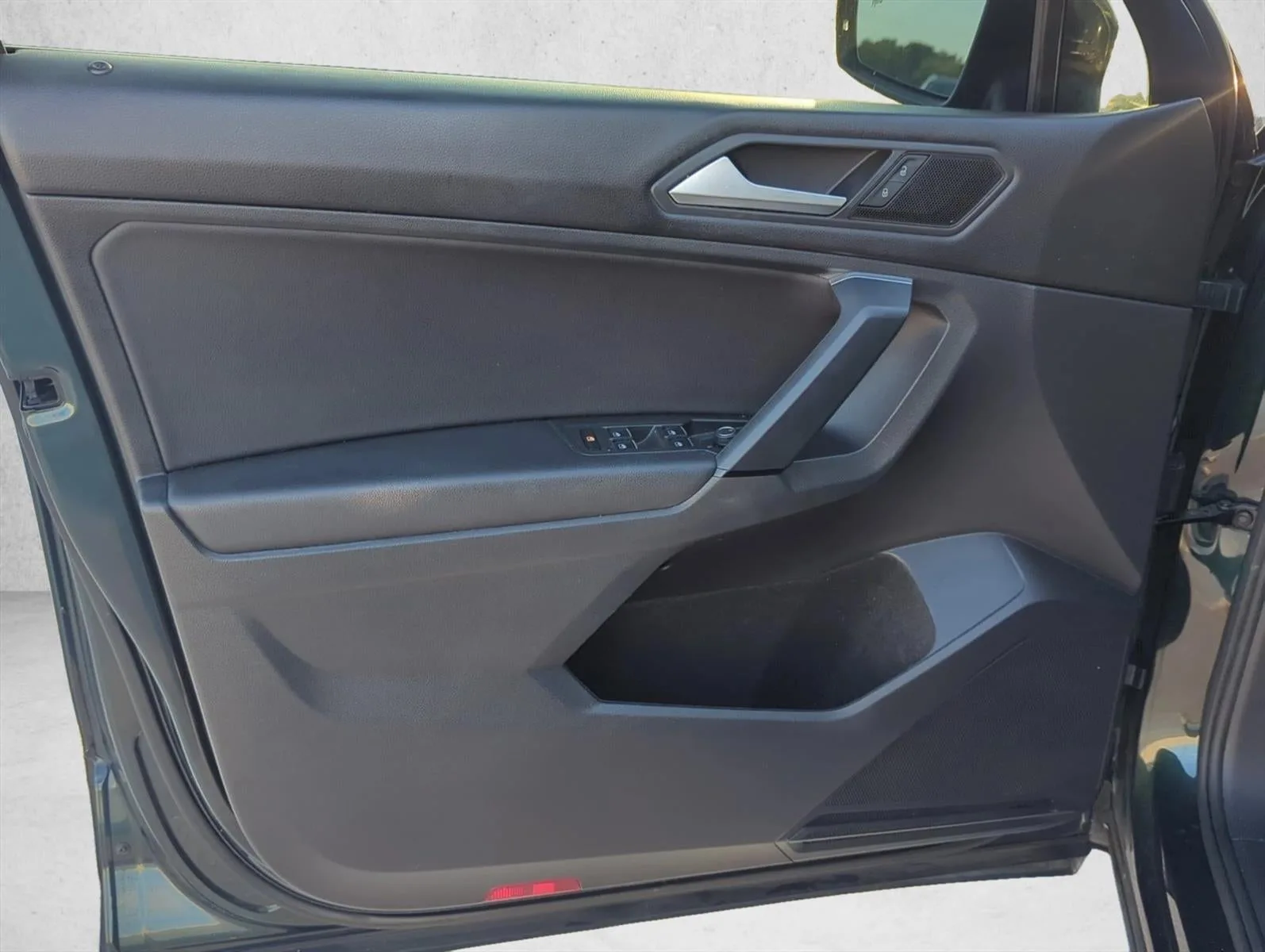 2019 Volkswagen Tiguan 2.0T SE FWD photo 7