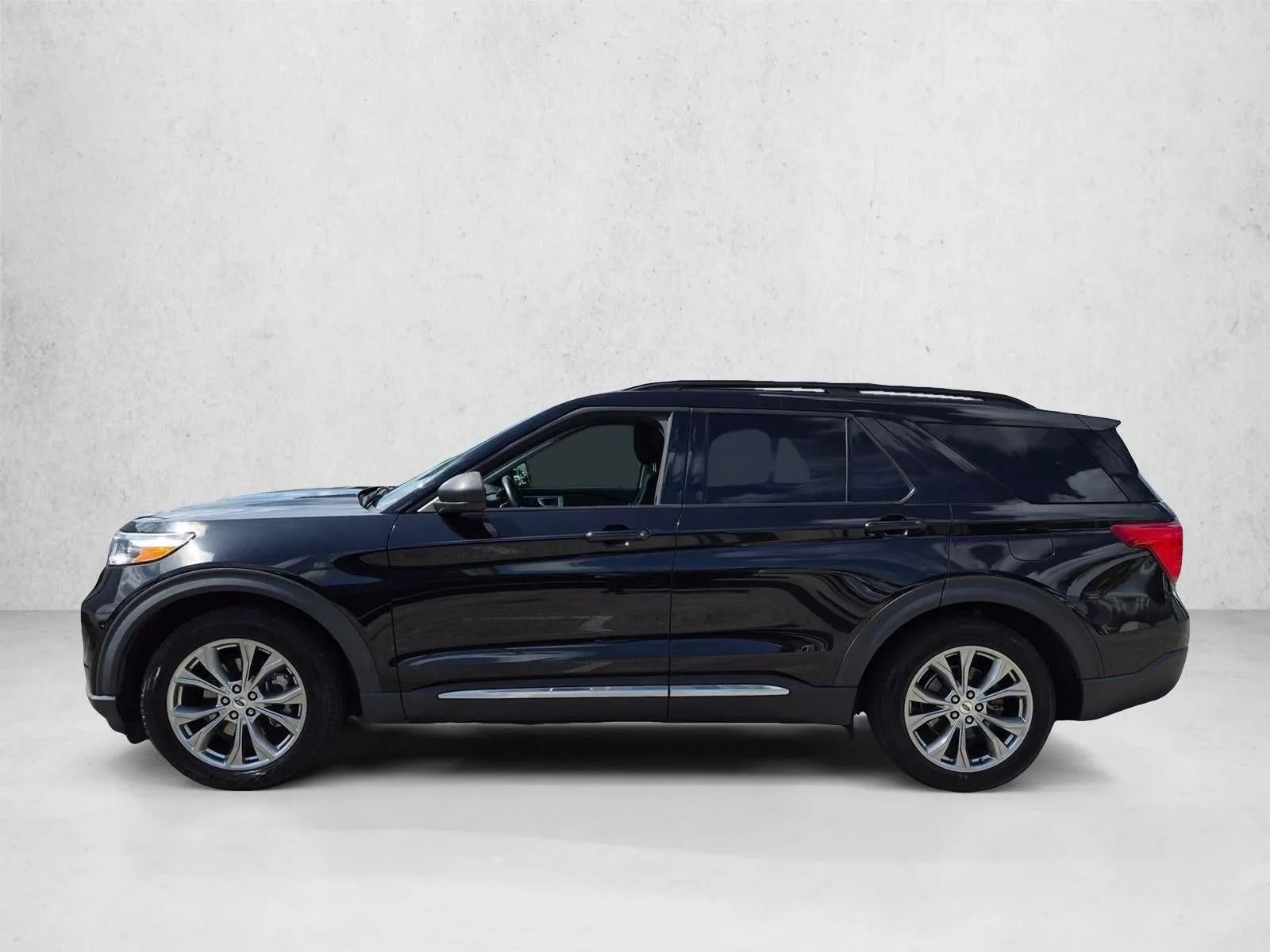 2022 Ford Explorer XLT RWD photo 8