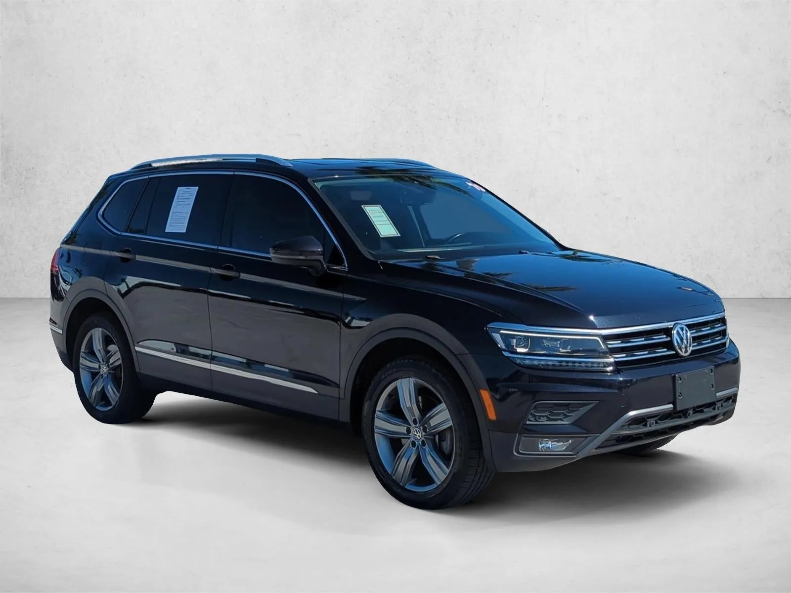 2019 Volkswagen Tiguan 2.0T SEL Premium 4MOTION photo 3