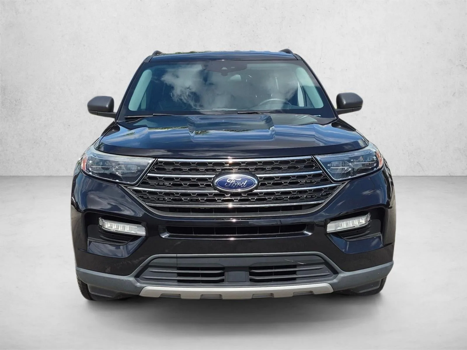 2022 Ford Explorer XLT RWD photo 2