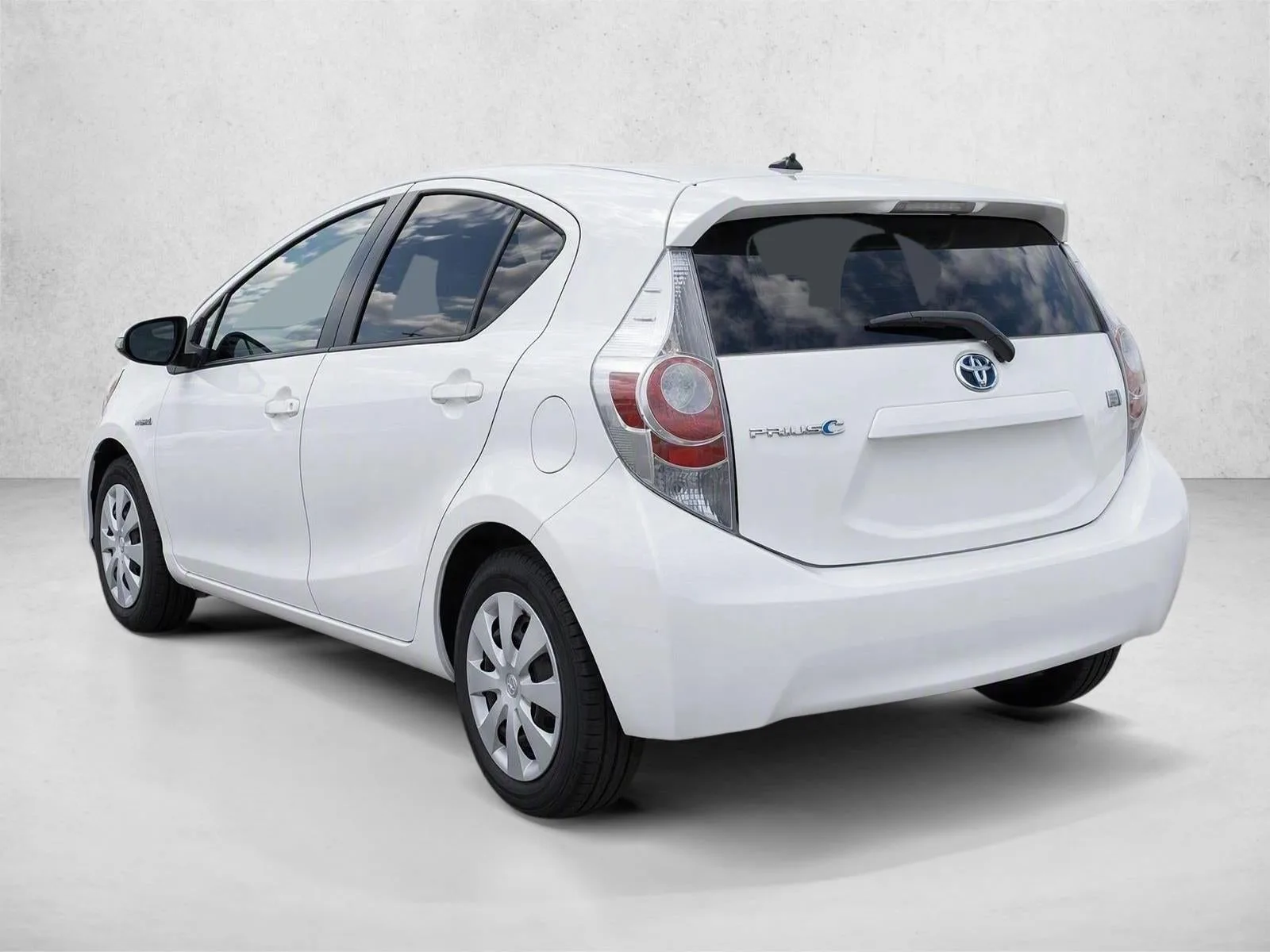 2012 Toyota Prius c 5dr HB Two (Natl) photo 5