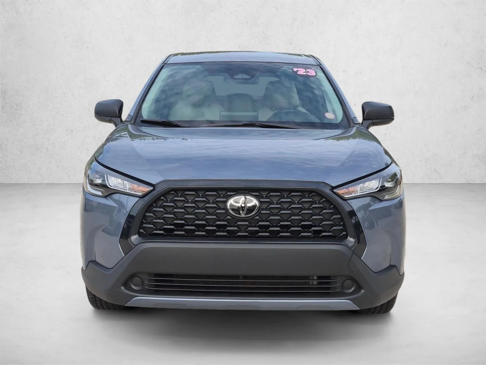 2023 Toyota Corolla Cross L 2WD (Natl) photo 2