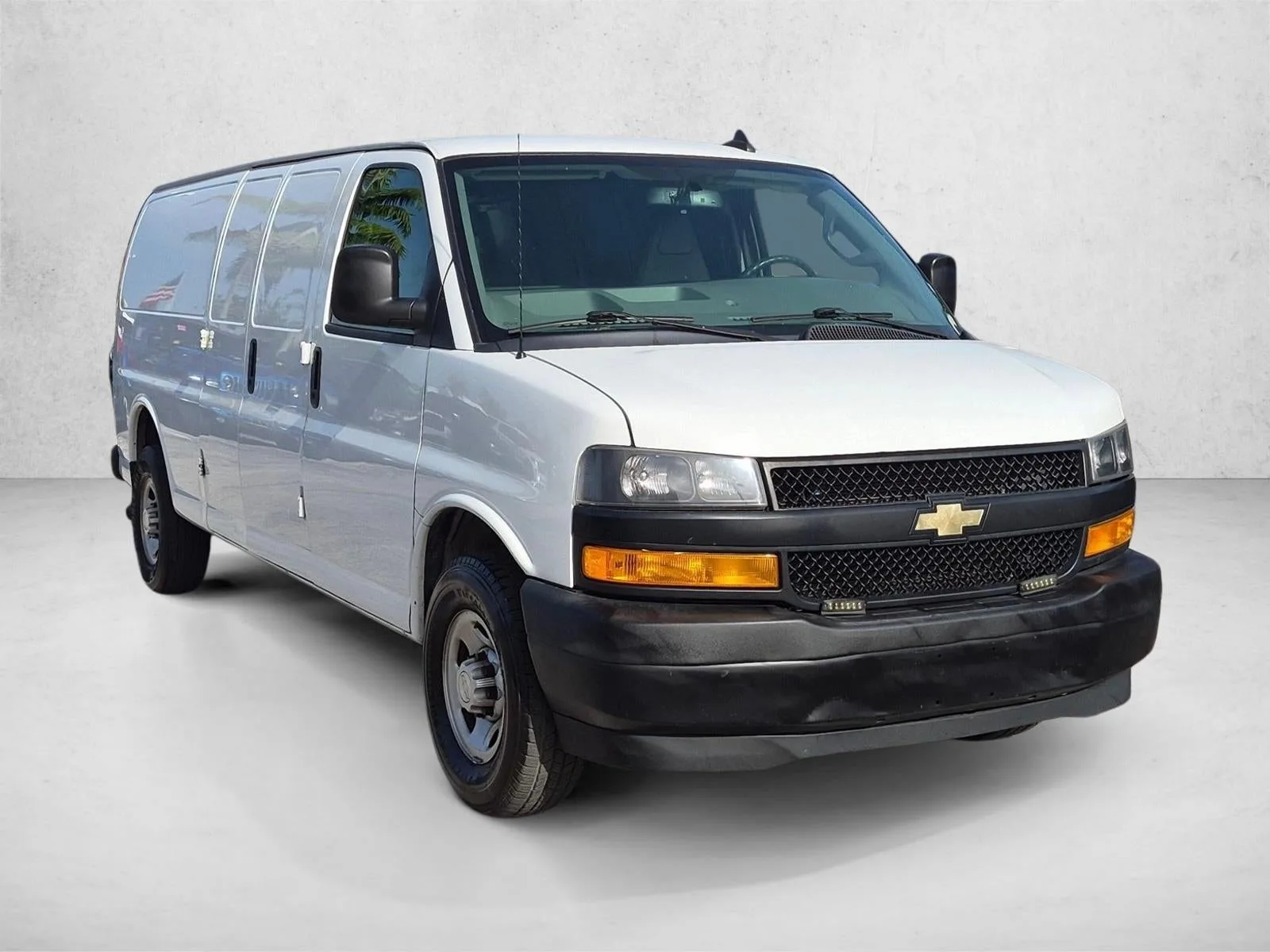 2020 Chevrolet Express Cargo Van 2500 Extended Wheelbase Rear-Wheel Drive photo 3
