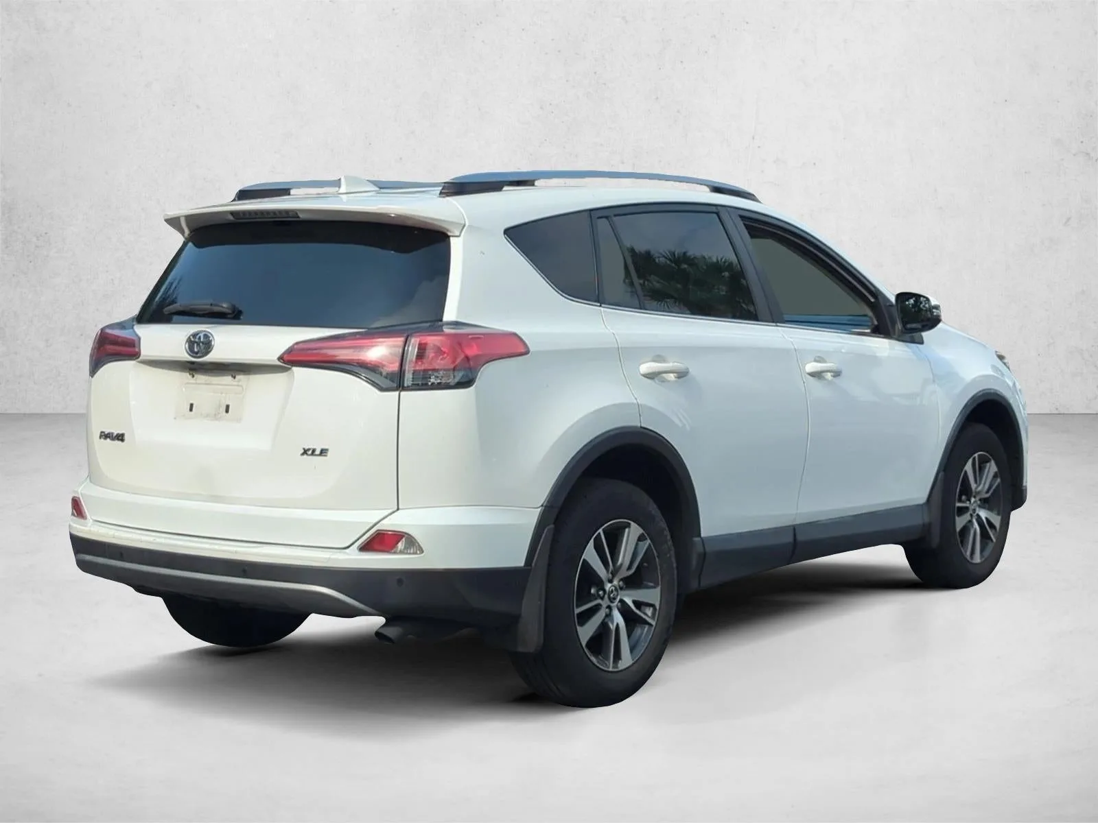 2018 Toyota RAV4 XLE FWD (GS) photo 5