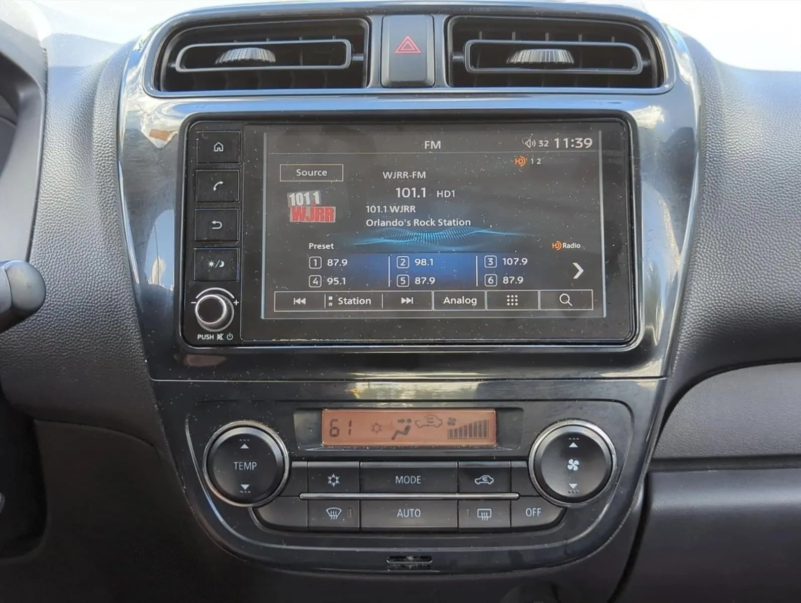 2024 Mitsubishi Mirage ES CVT photo 10