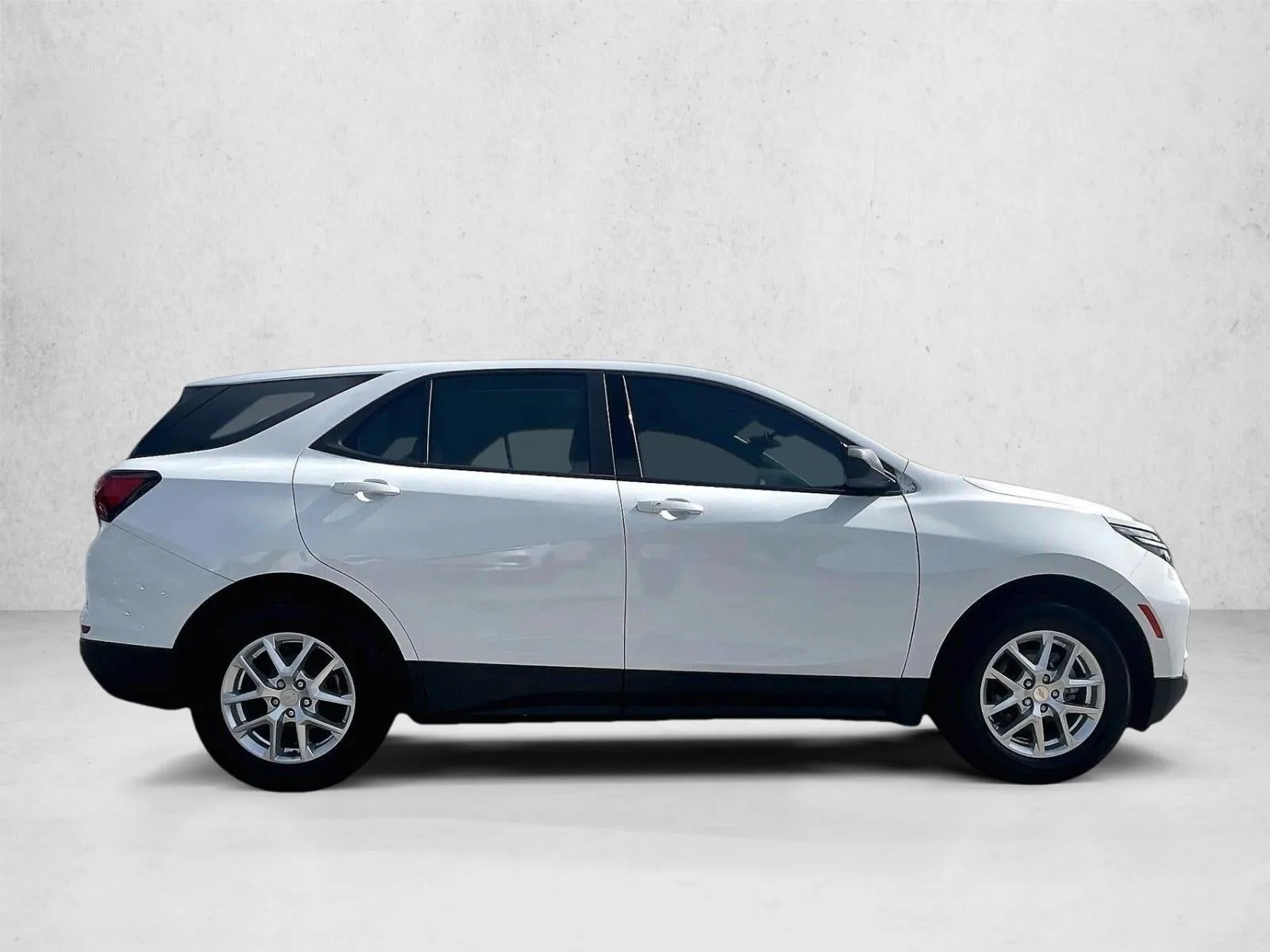 2024 Chevrolet Equinox LS photo 5
