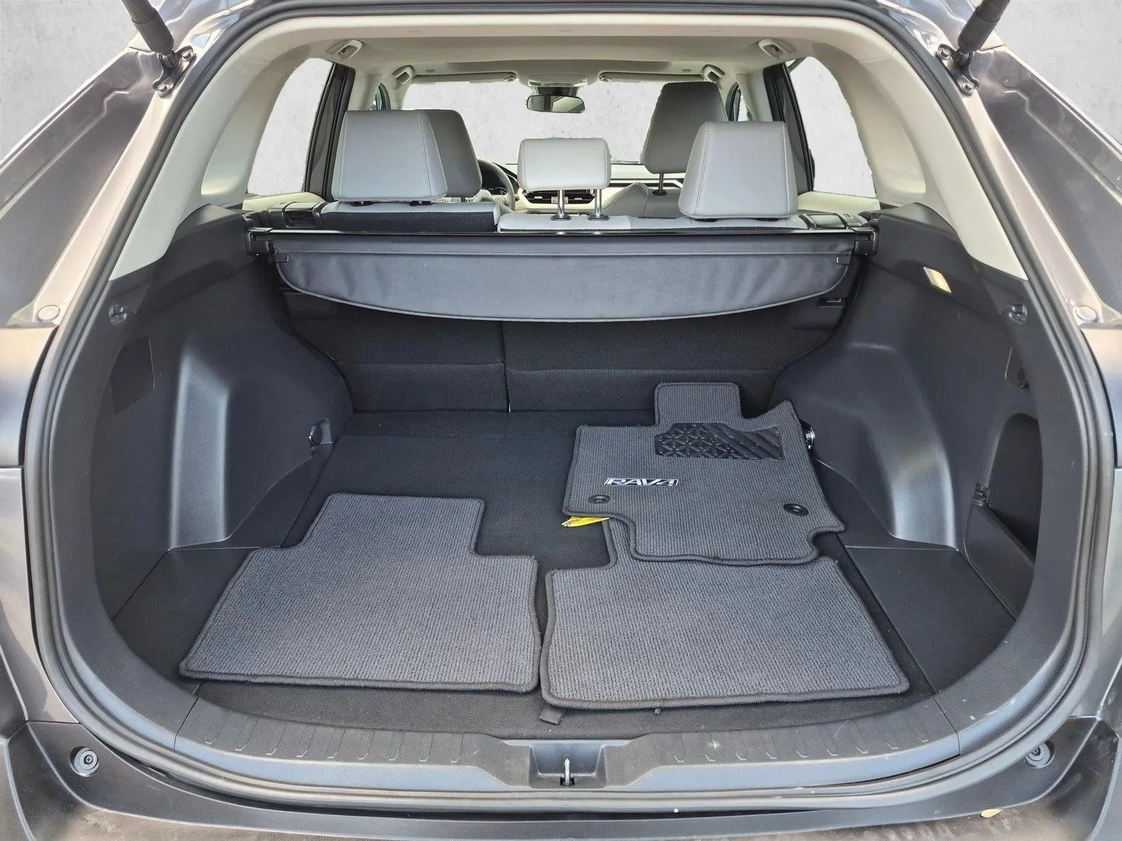 2024 Toyota RAV4 XLE Premium photo 6