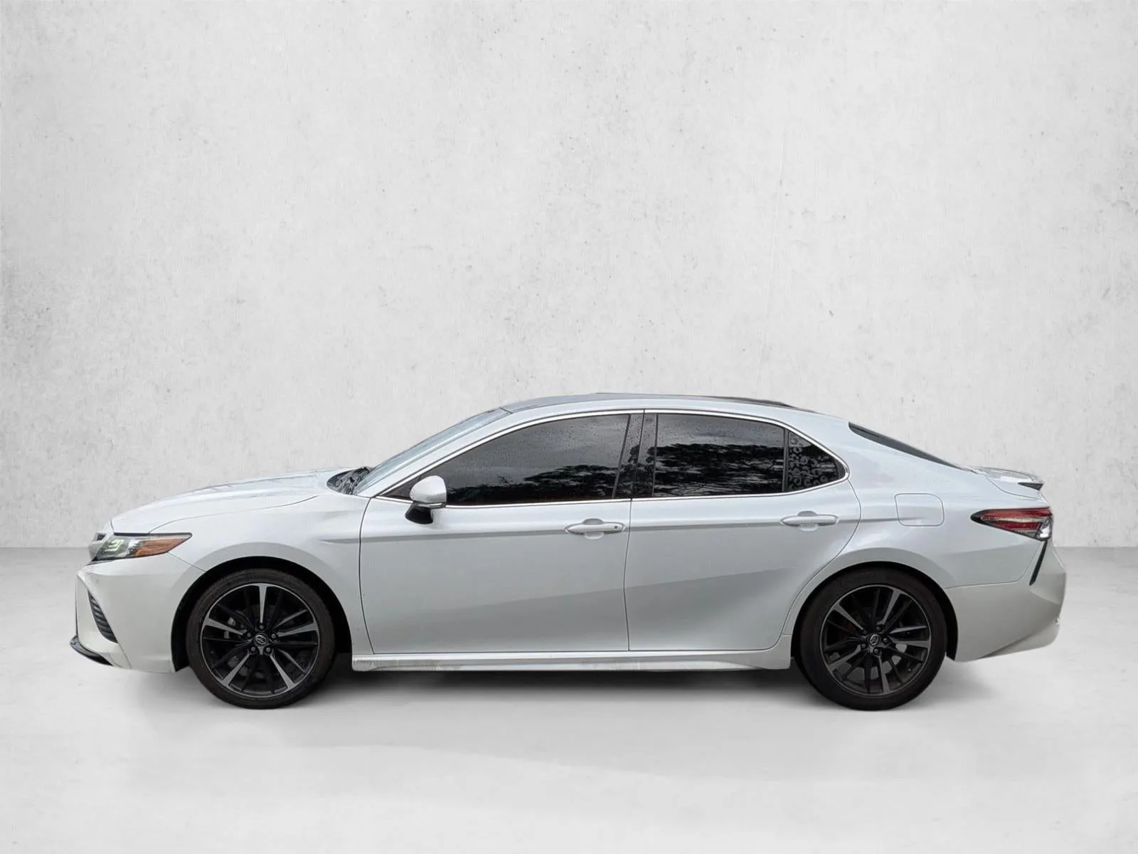 2018 Toyota Camry XSE Auto (Natl) photo 9