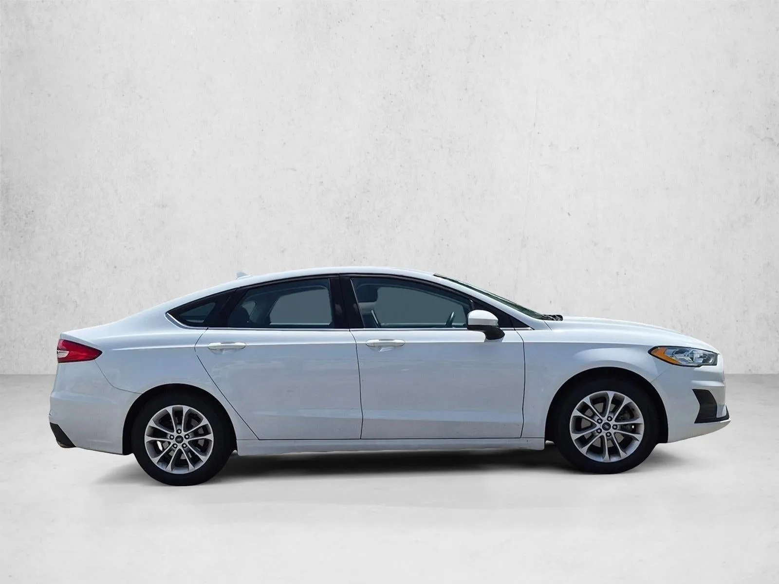 2019 Ford Fusion SE FWD photo 4
