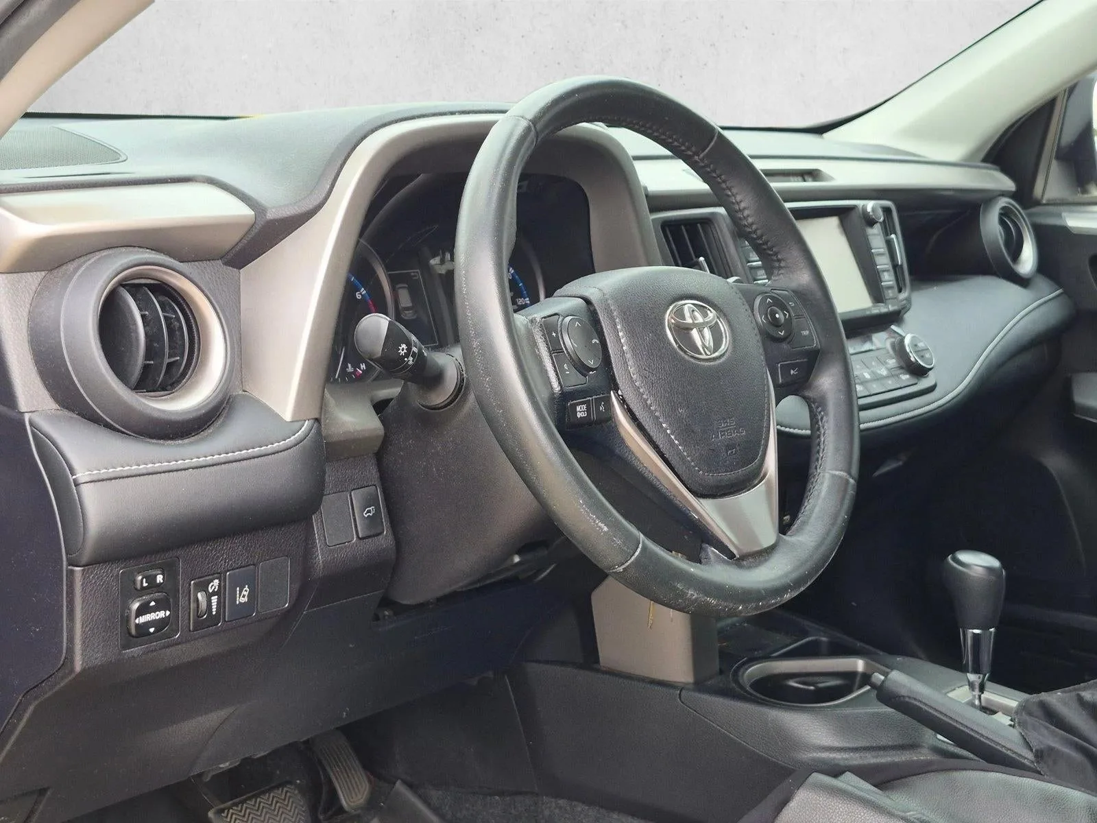 2017 Toyota RAV4 XLE FWD (GS) photo 4