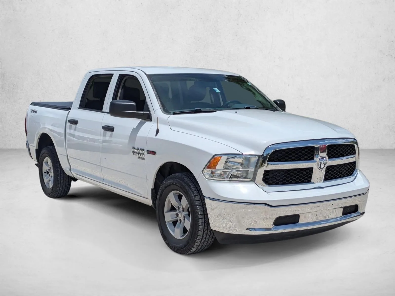 2019 RAM 1500 Classic Tradesman 4x2 Crew Cab 5'7" Box photo 3