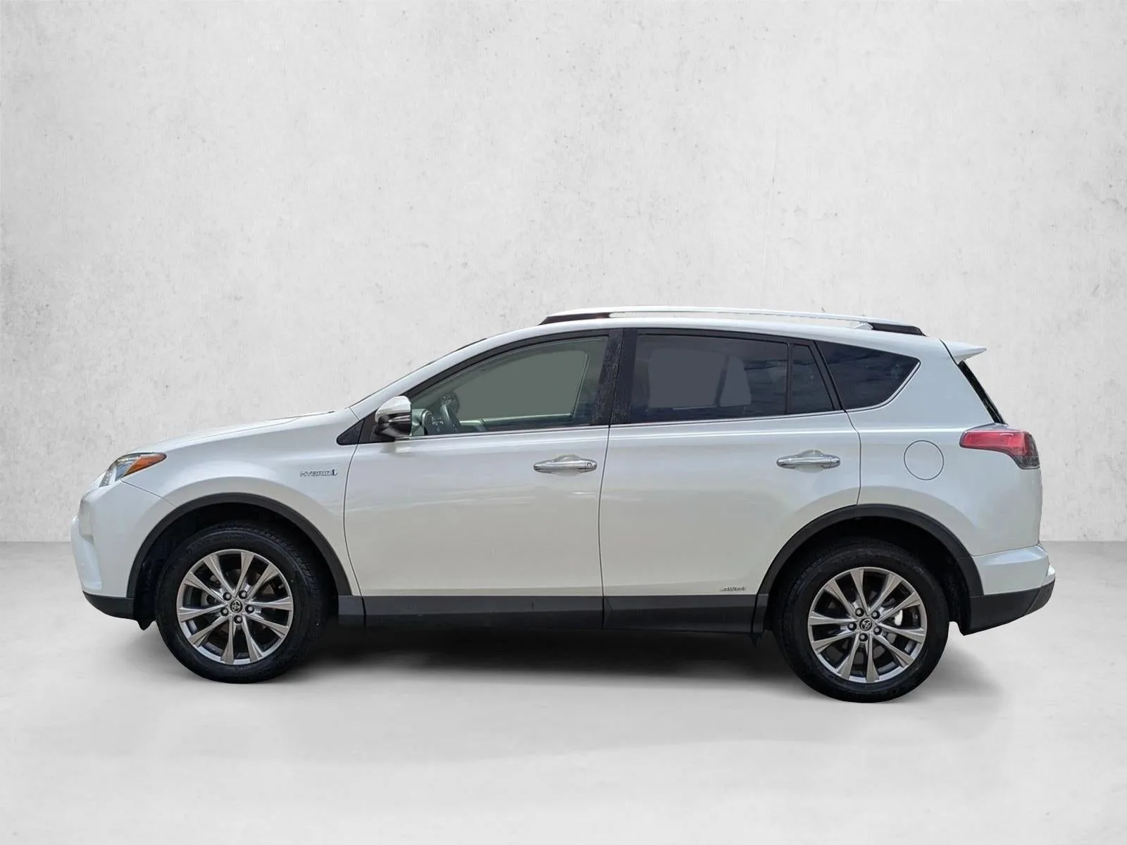 2016 Toyota RAV4 Hybrid AWD 4dr Limited (Natl) photo 9