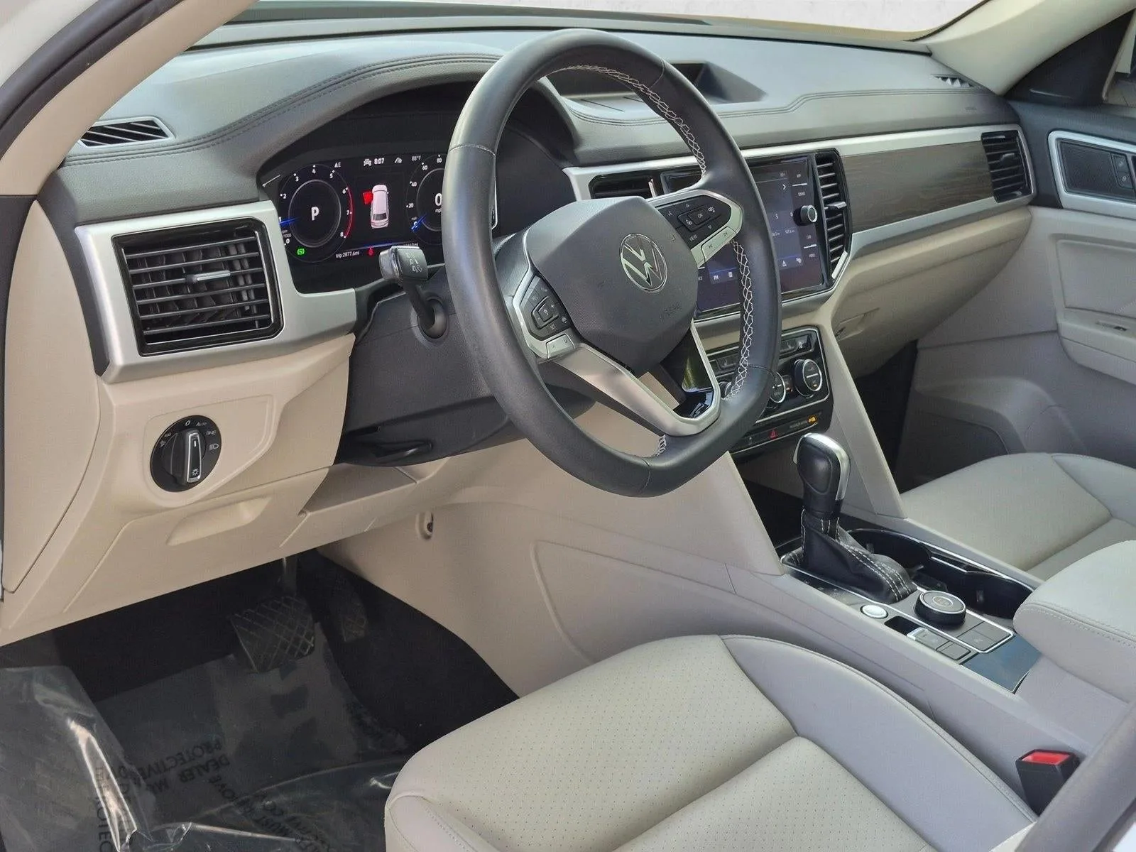 2022 Volkswagen Atlas 3.6L V6 SE w/Technology 4MOTION photo 9