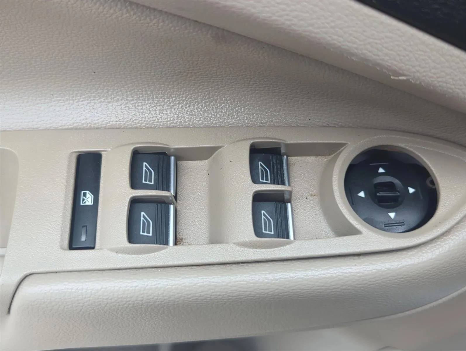 2017 Ford Escape Titanium FWD photo 10