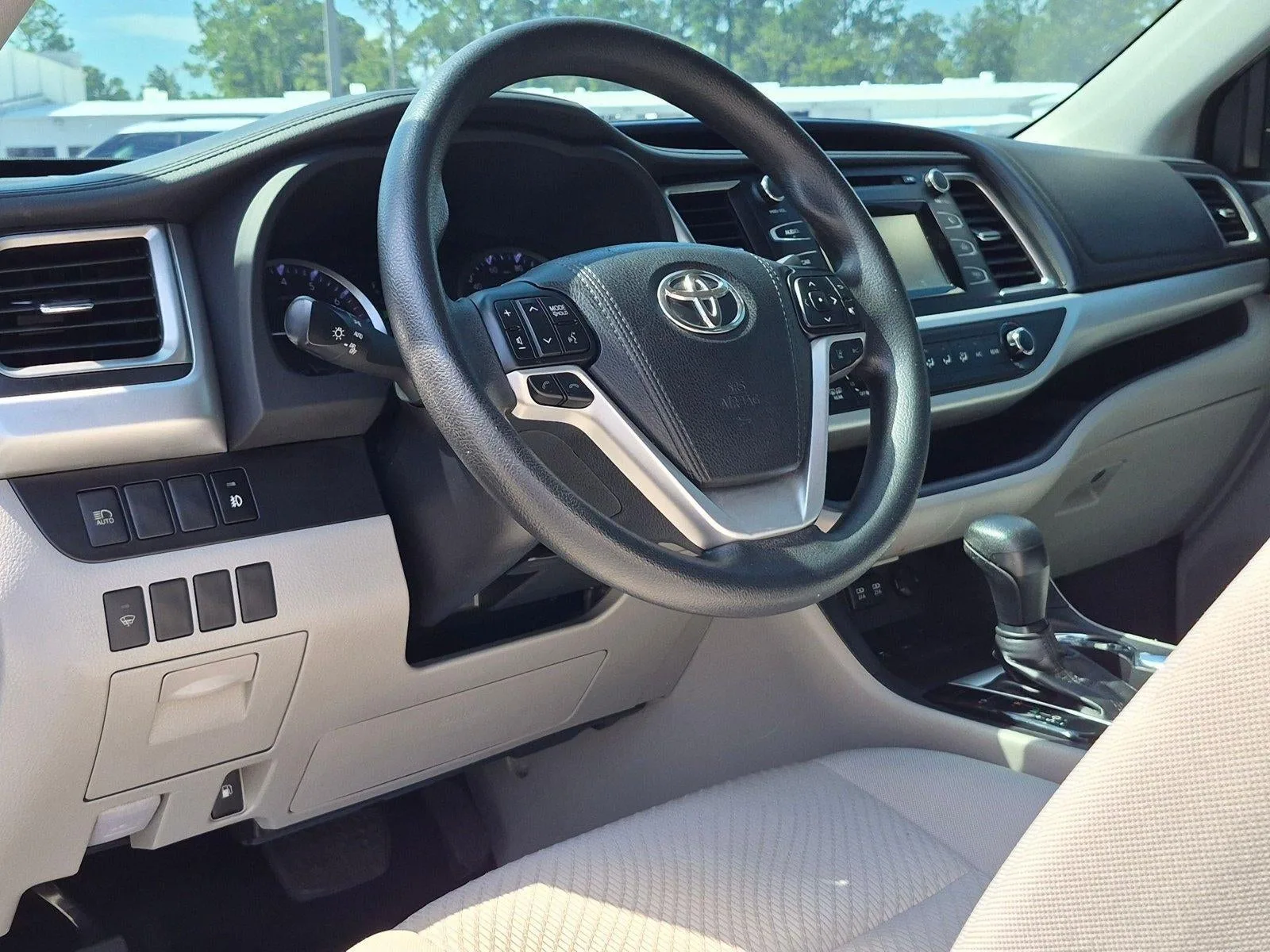 2018 Toyota Highlander LE I4 FWD (Natl) photo 9