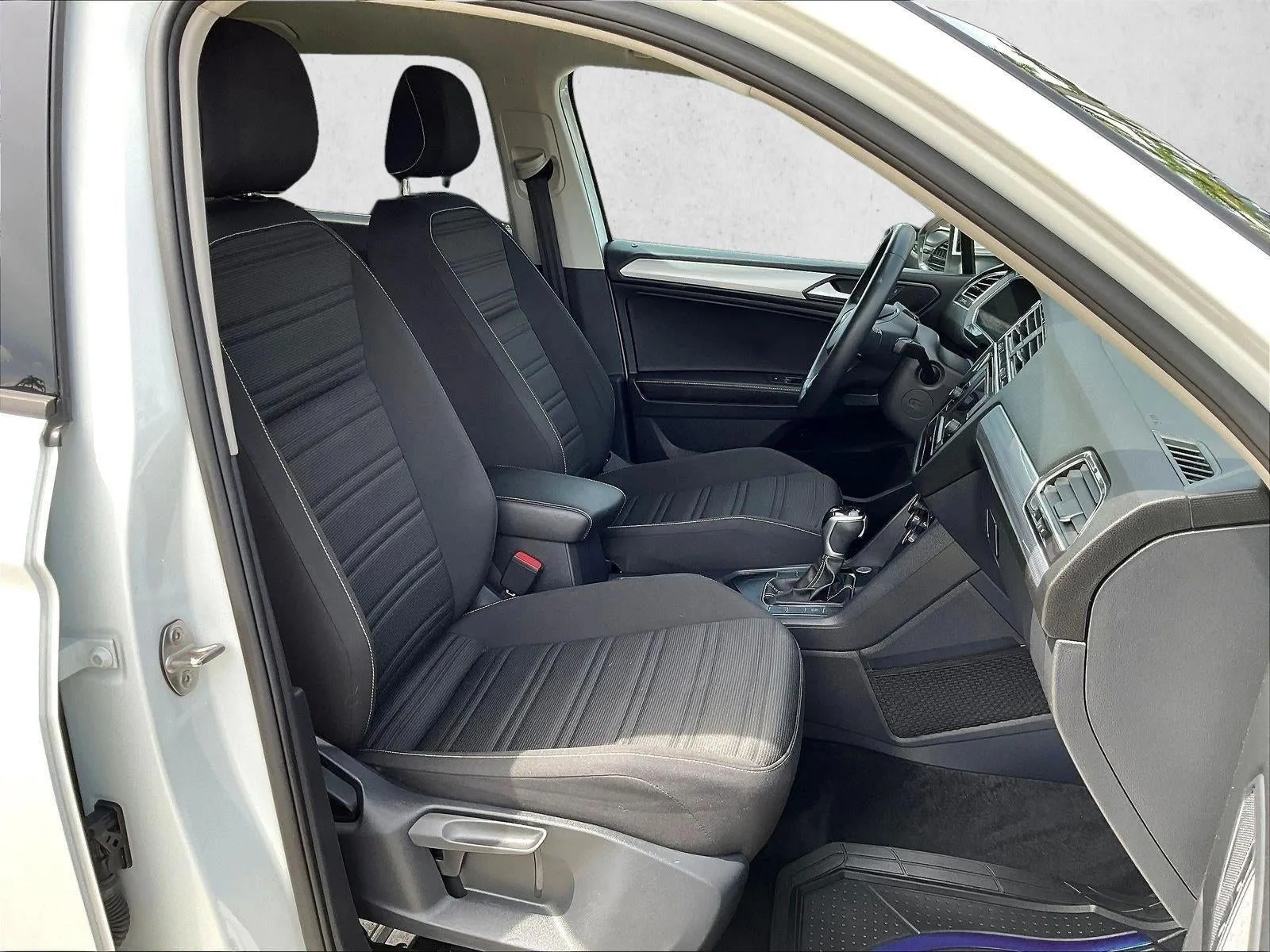 2024 Volkswagen Tiguan 2.0T S FWD photo 9