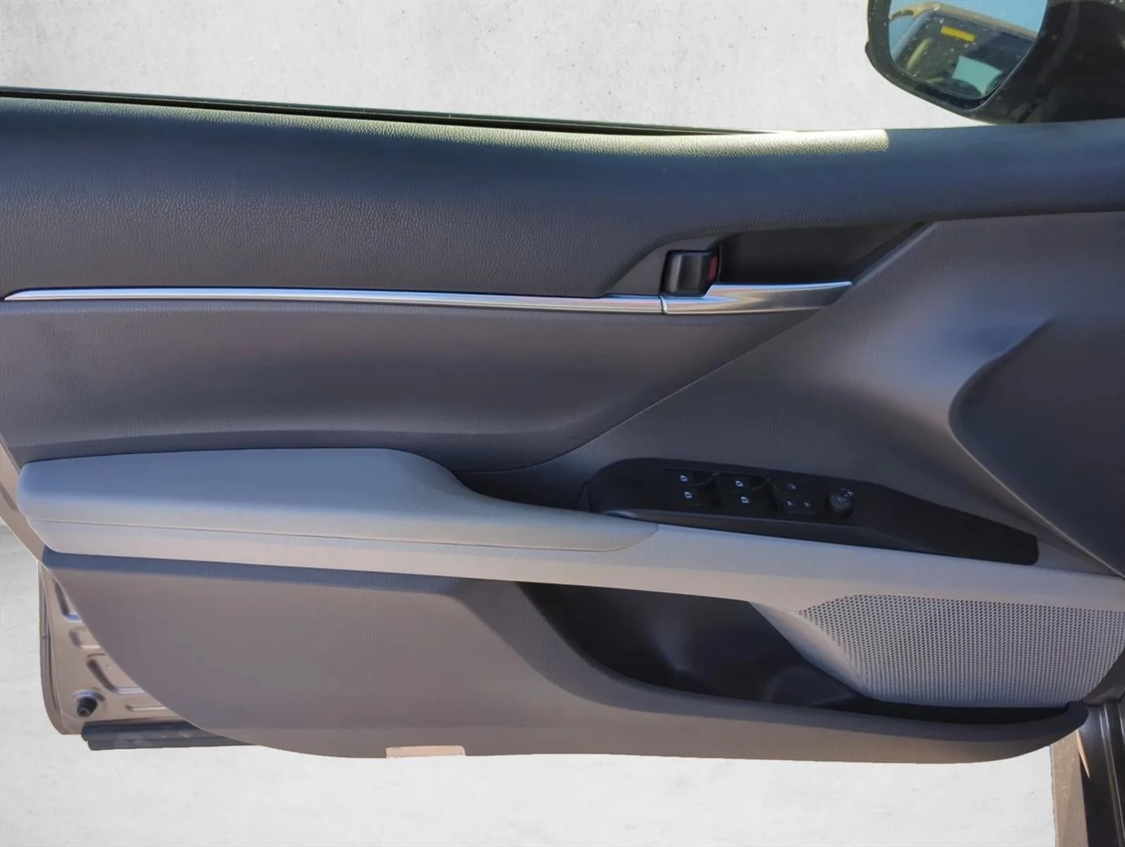 2019 Toyota Camry LE Auto (SE) photo 10