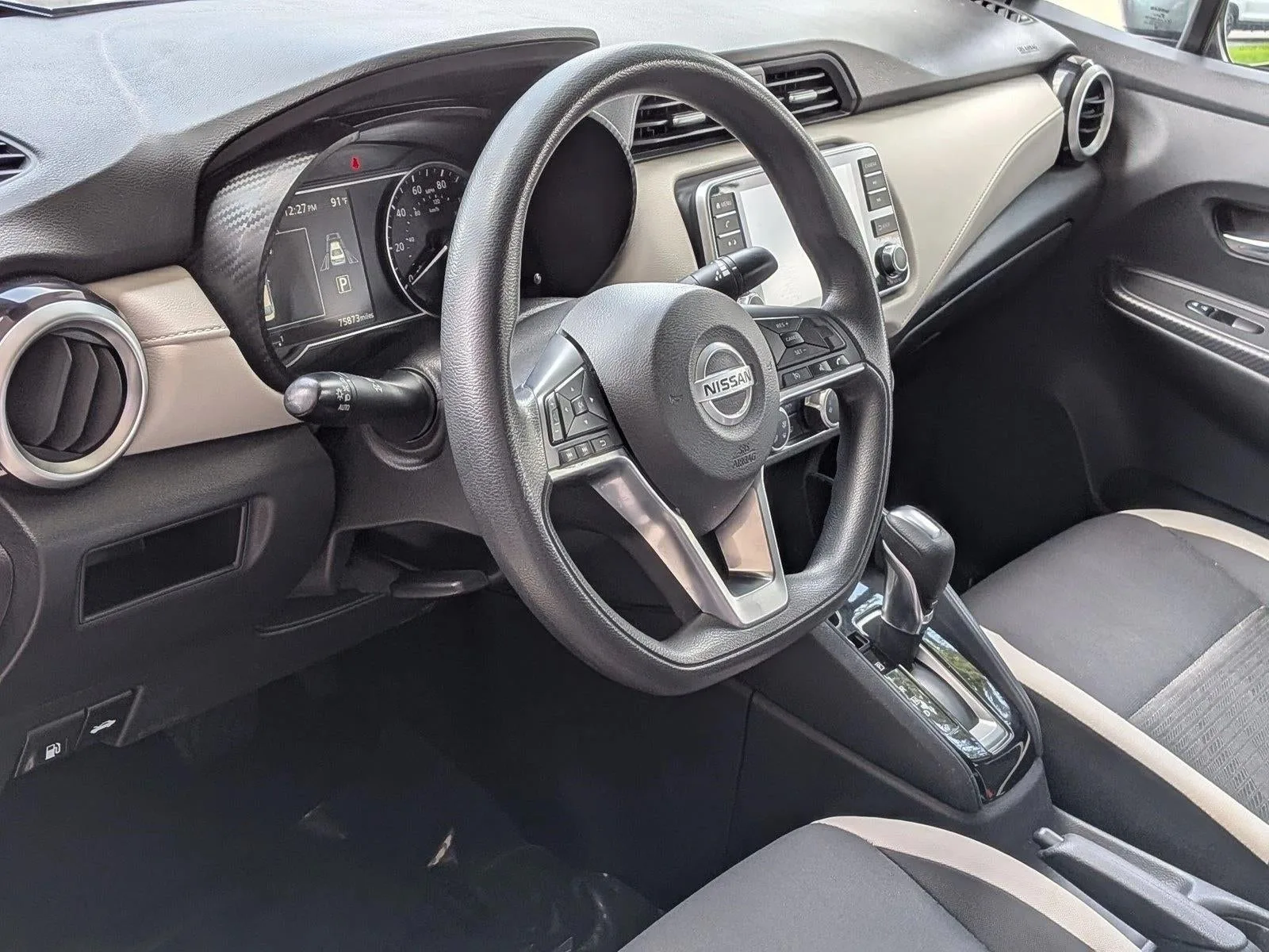 2021 Nissan Versa SV CVT photo 9