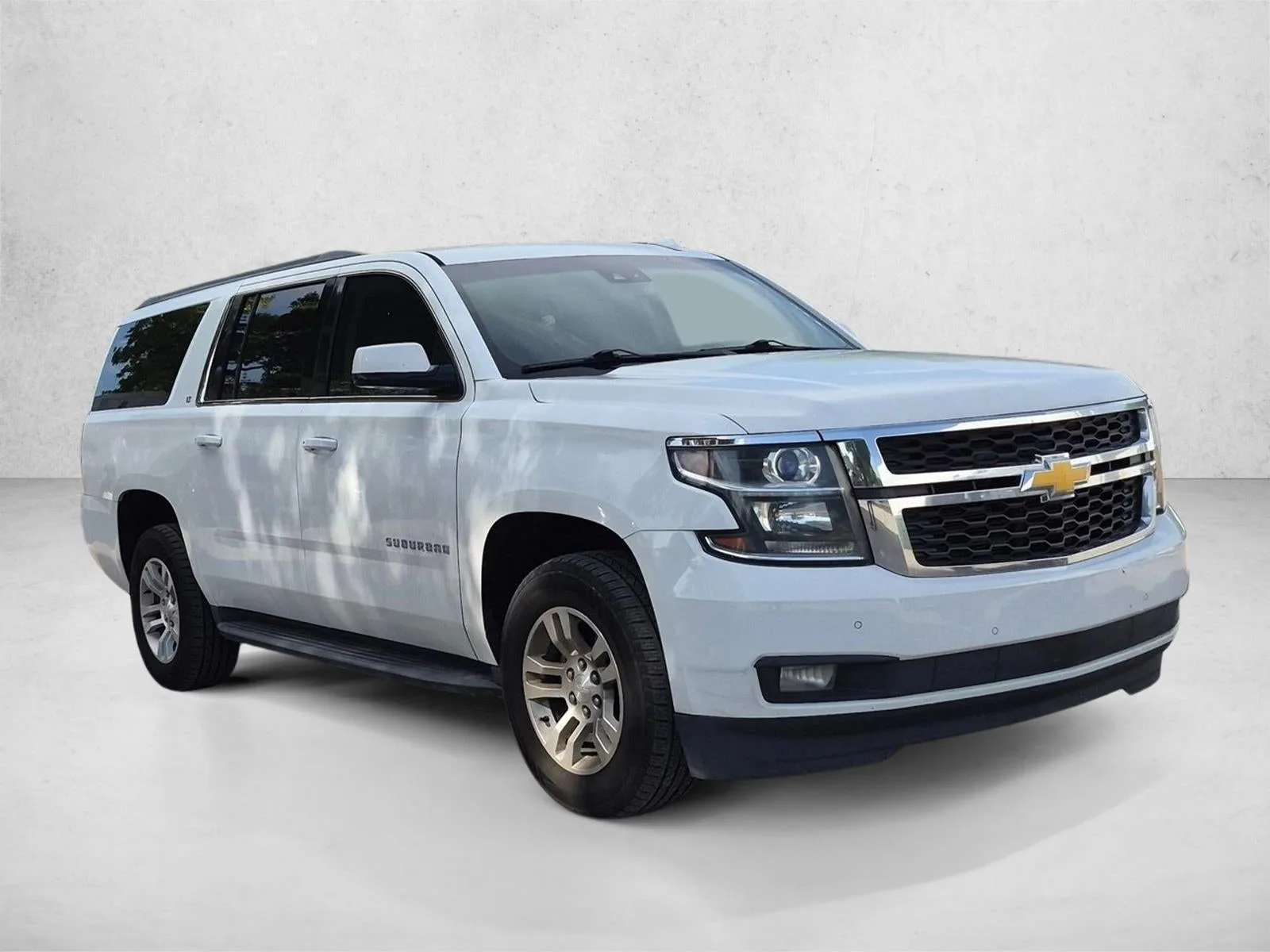 2017 Chevrolet Suburban LT photo 3