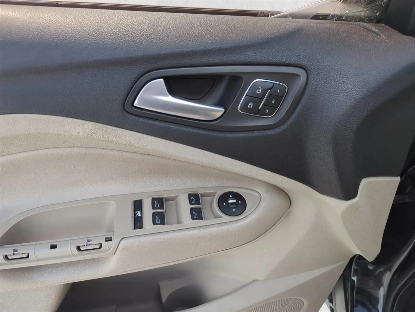 2013 Ford Escape FWD 4dr SEL photo 11