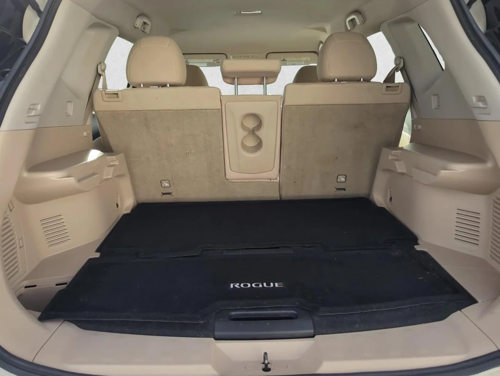 2016 Nissan Rogue FWD 4dr SV photo 5